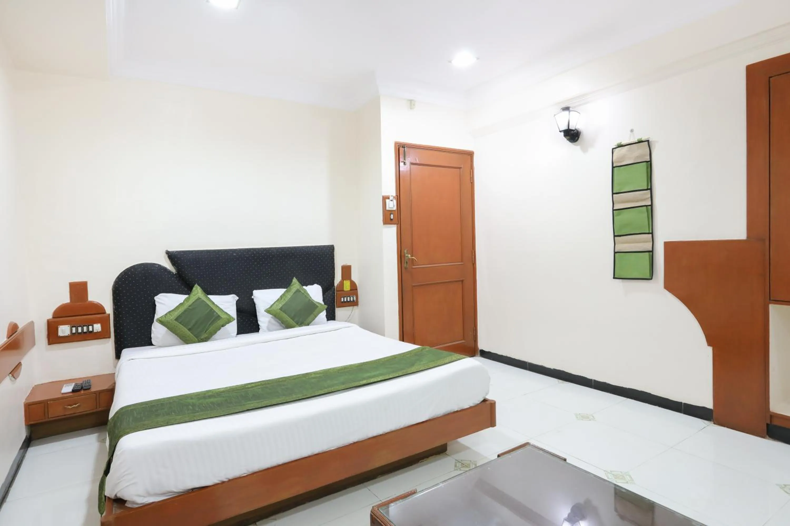 Bed in Treebo Omni Palace