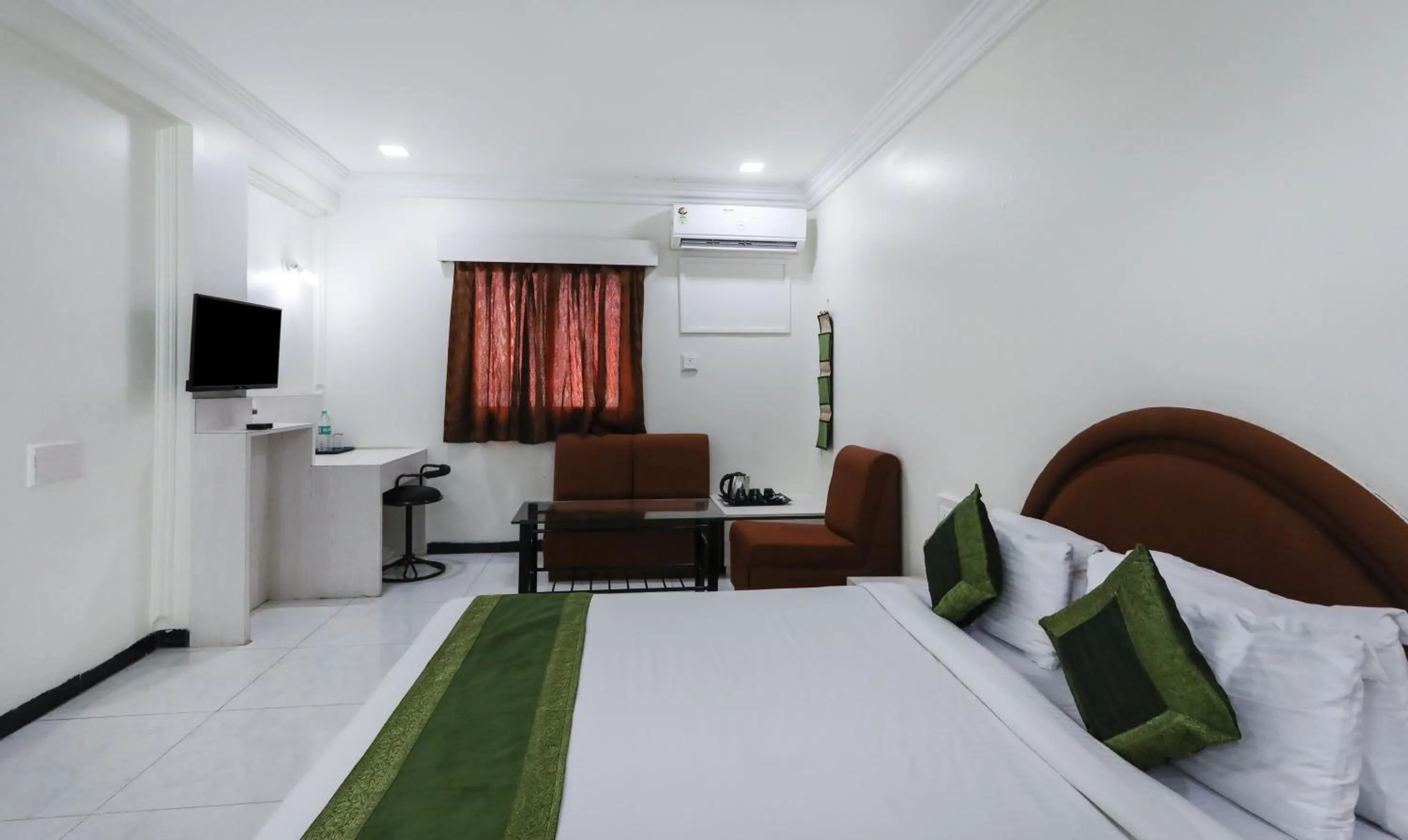 Bed in Treebo Omni Palace