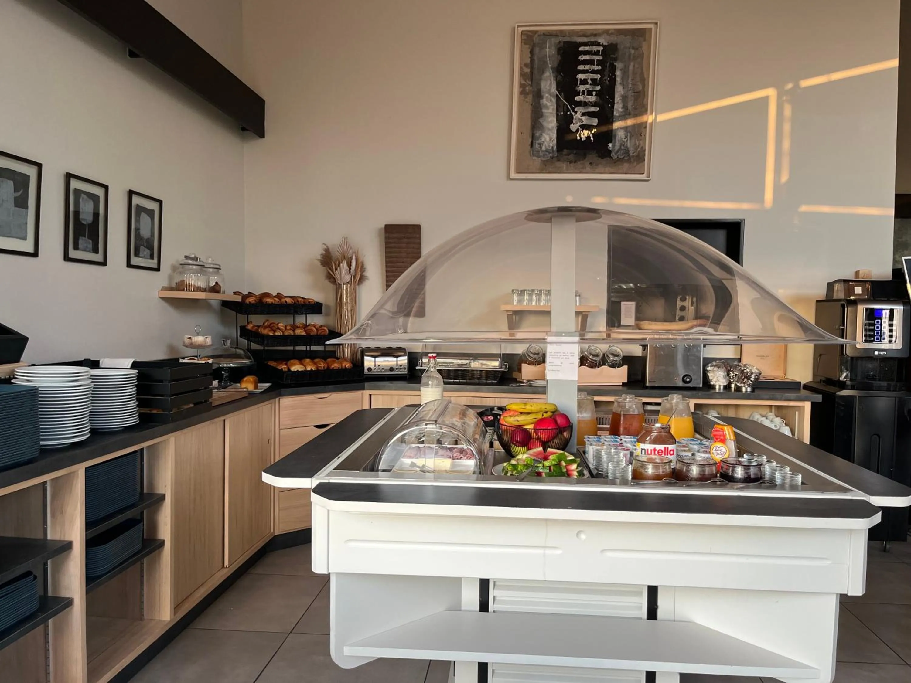 Breakfast in Cit'Hotel Les Eleis