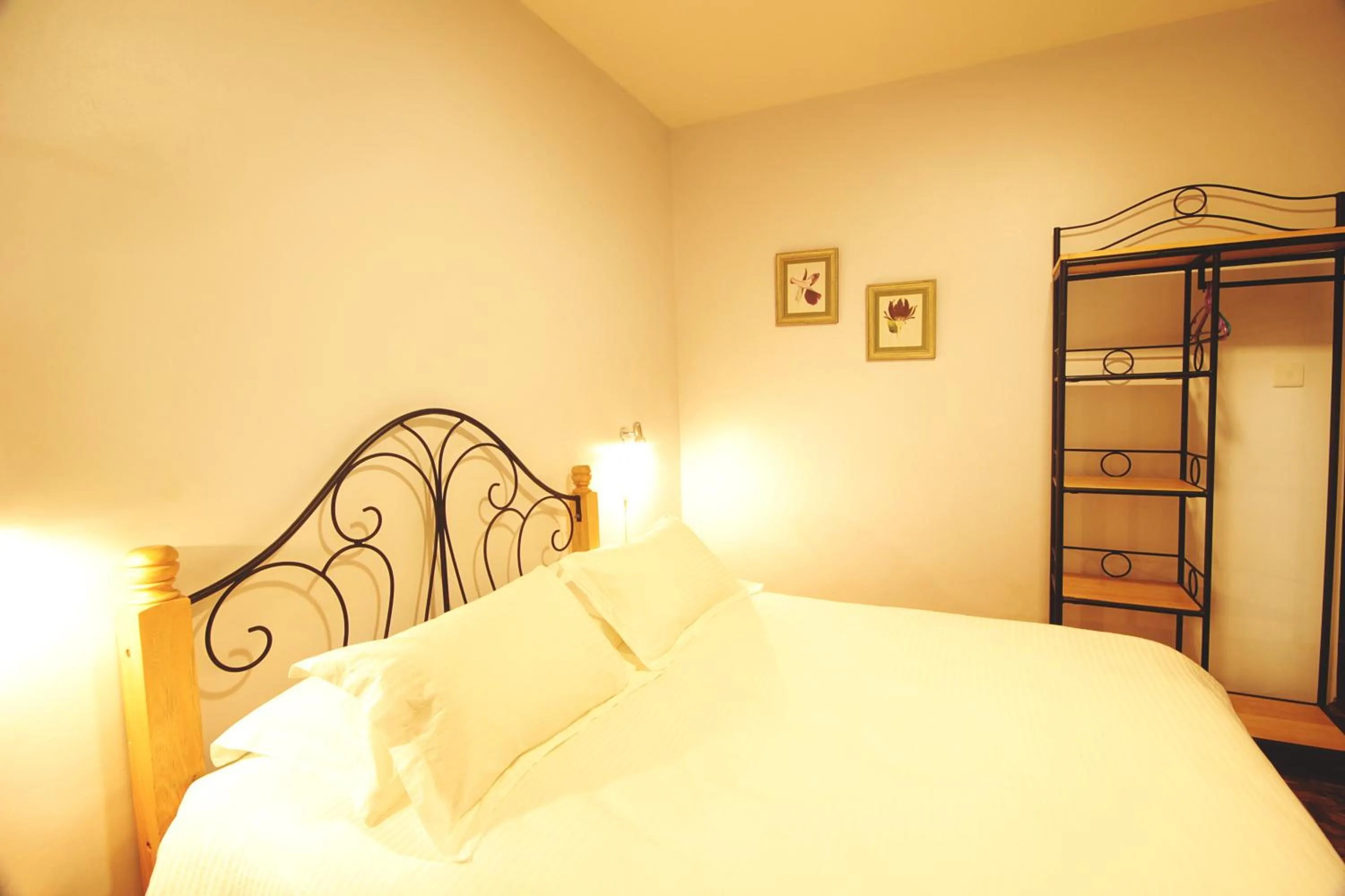 Photo of the whole room, Bed in Boulevard Inn Mt Meru