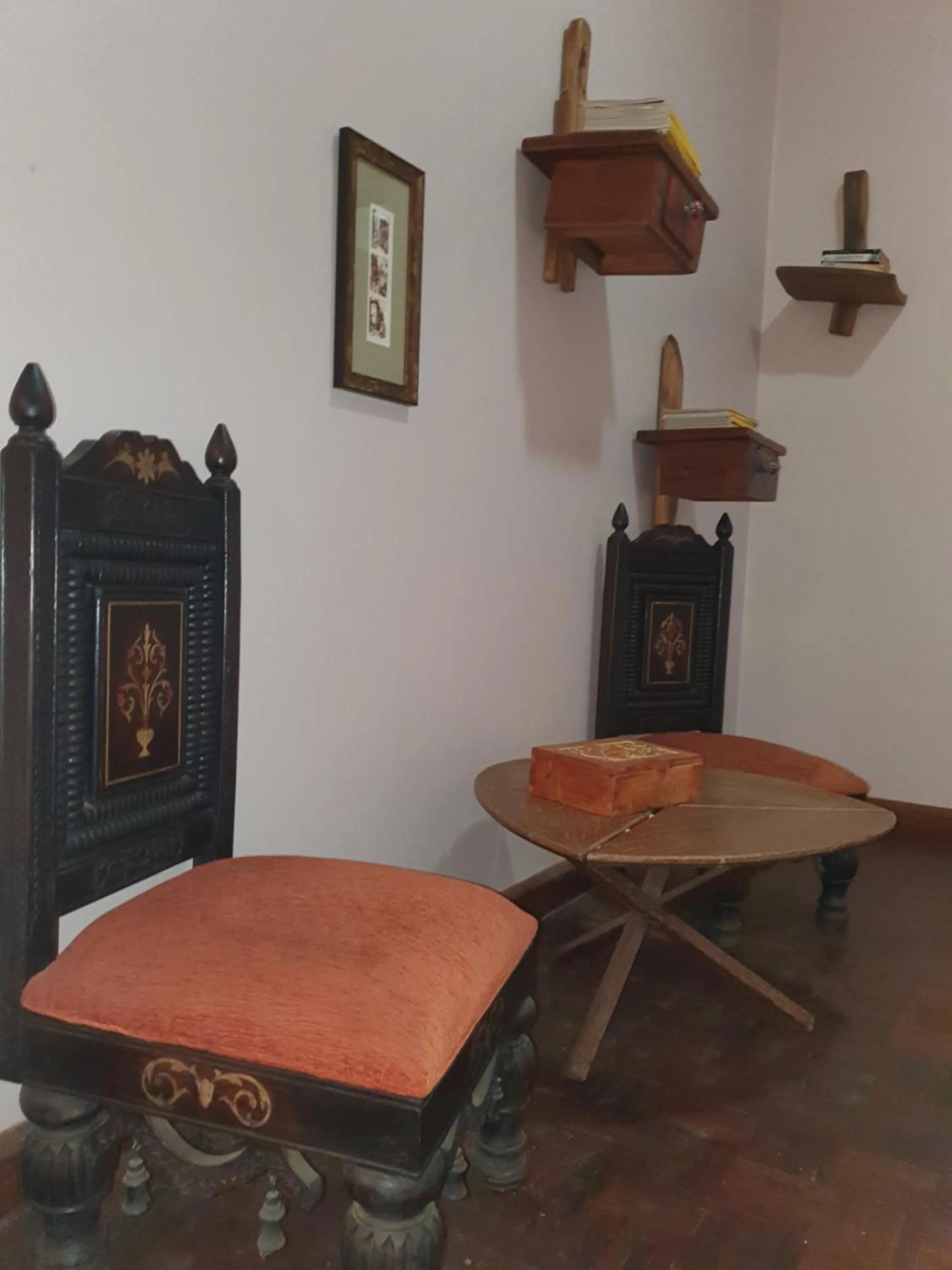 Decorative detail in Boulevard Inn Mt Meru