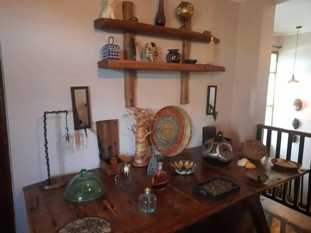 Decorative detail in Boulevard Inn Mt Meru