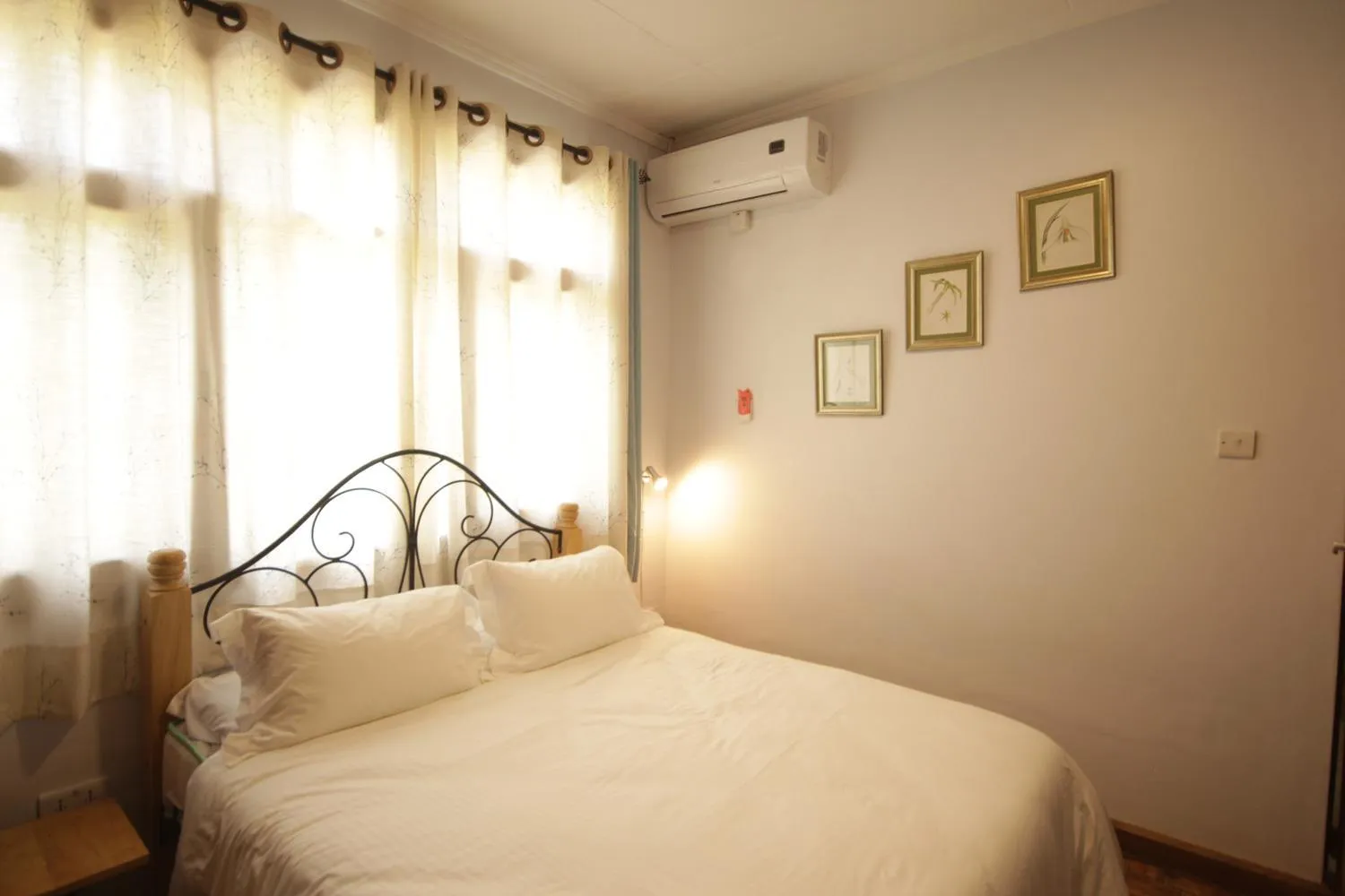 Bed in Boulevard Inn Mt Meru