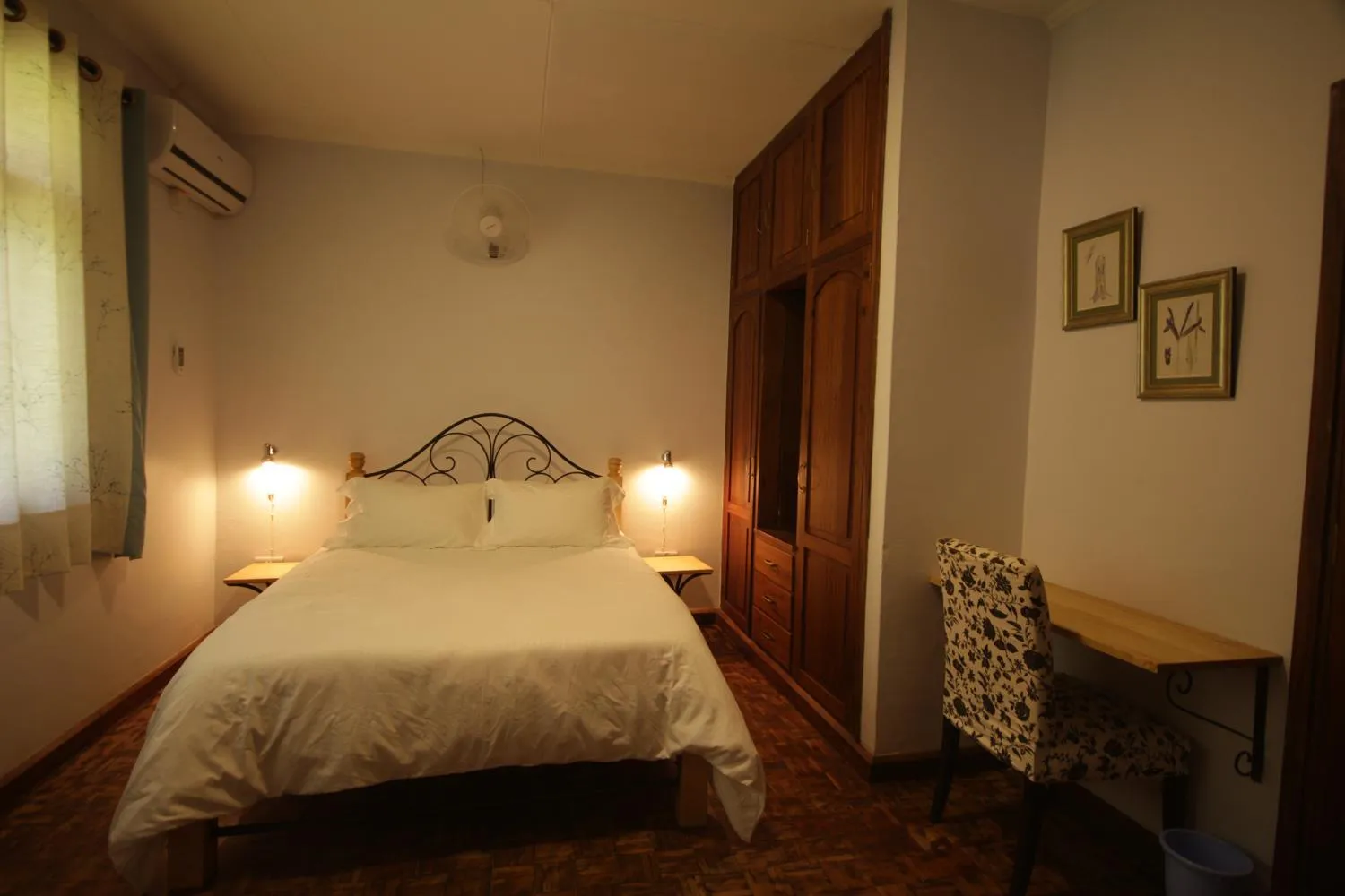 Bed in Boulevard Inn Mt Meru