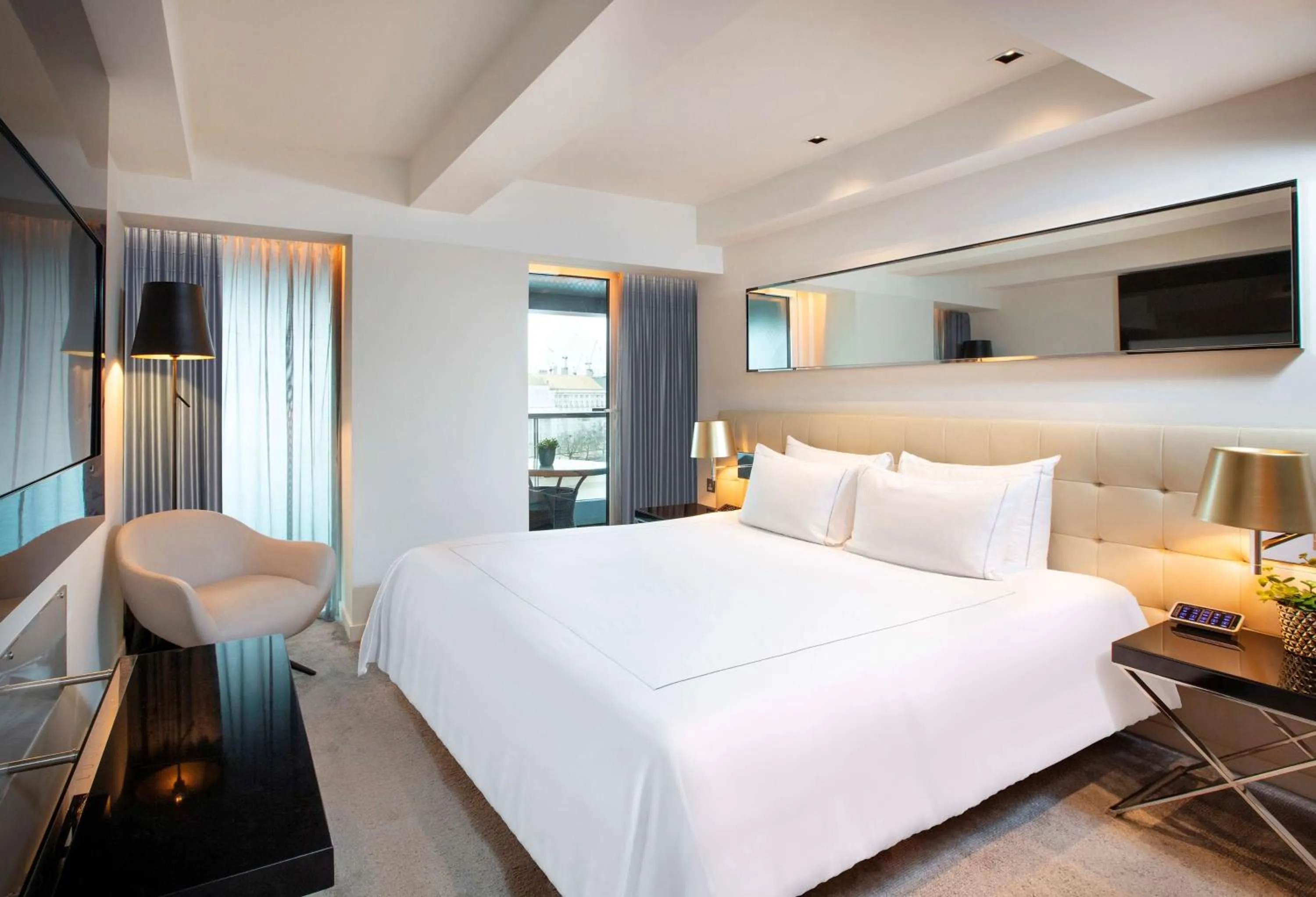 Photo of the whole room, Bed in Park Plaza London Riverbank