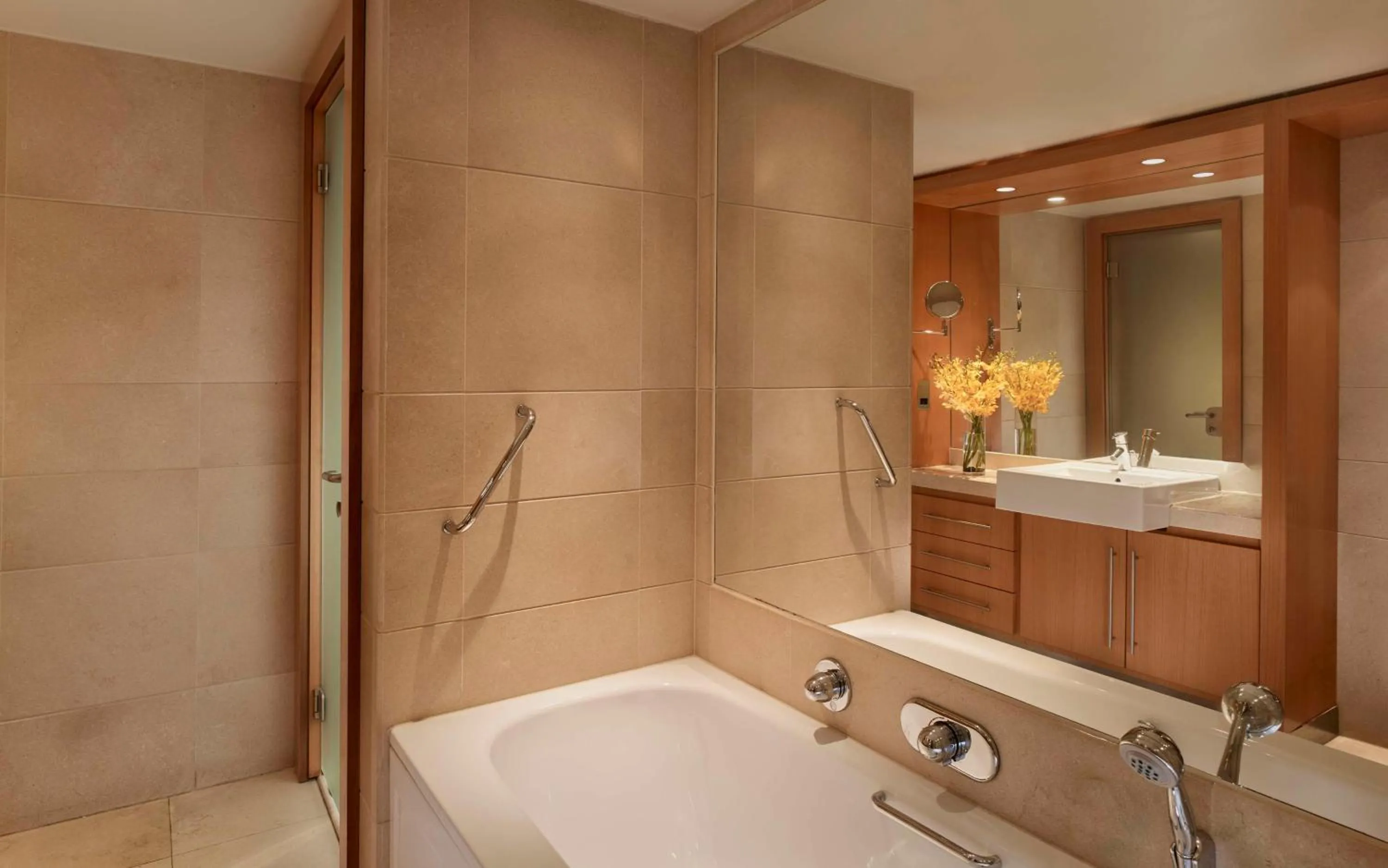 Bathroom in Park Plaza London Riverbank