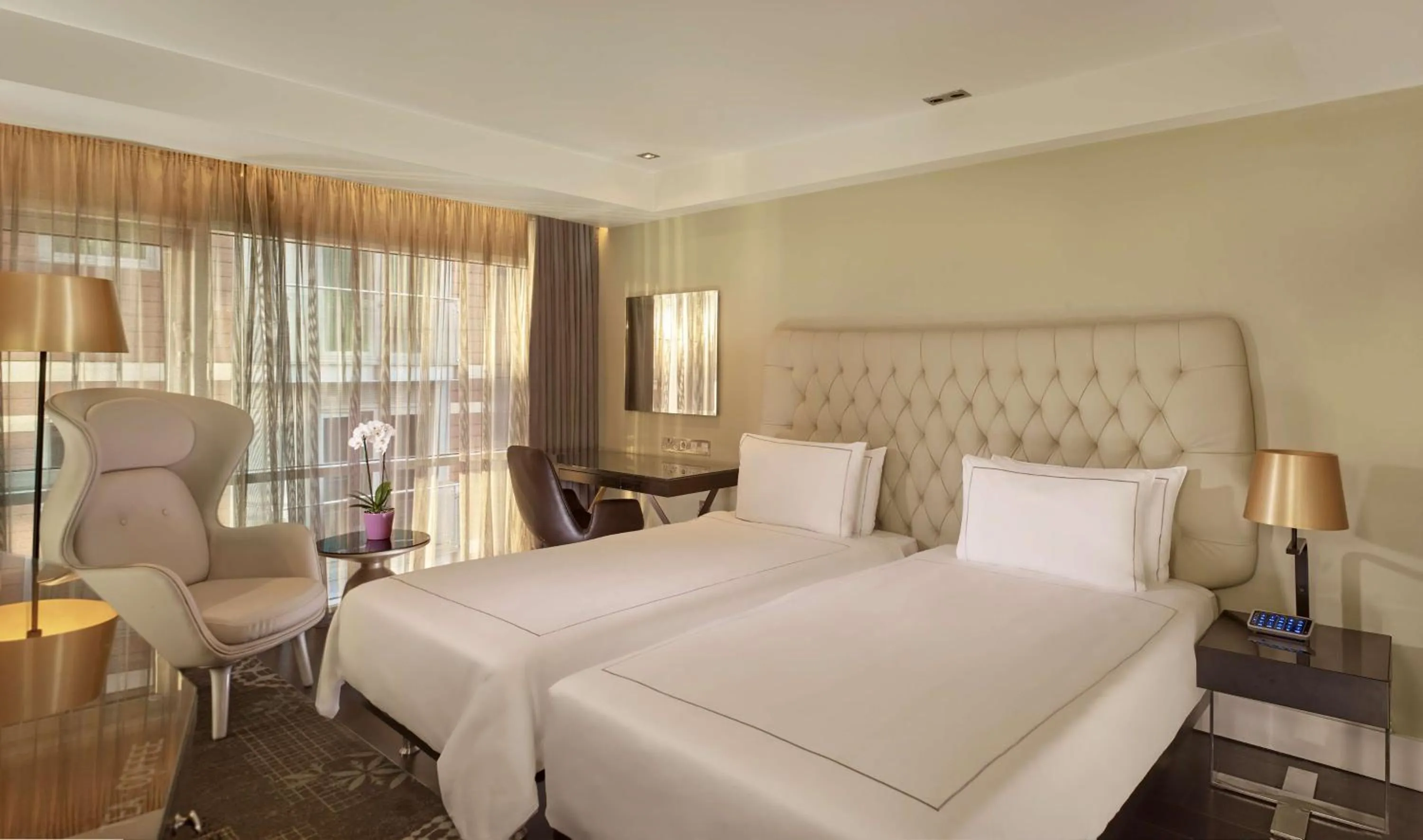 Bedroom, Bed in Park Plaza London Riverbank