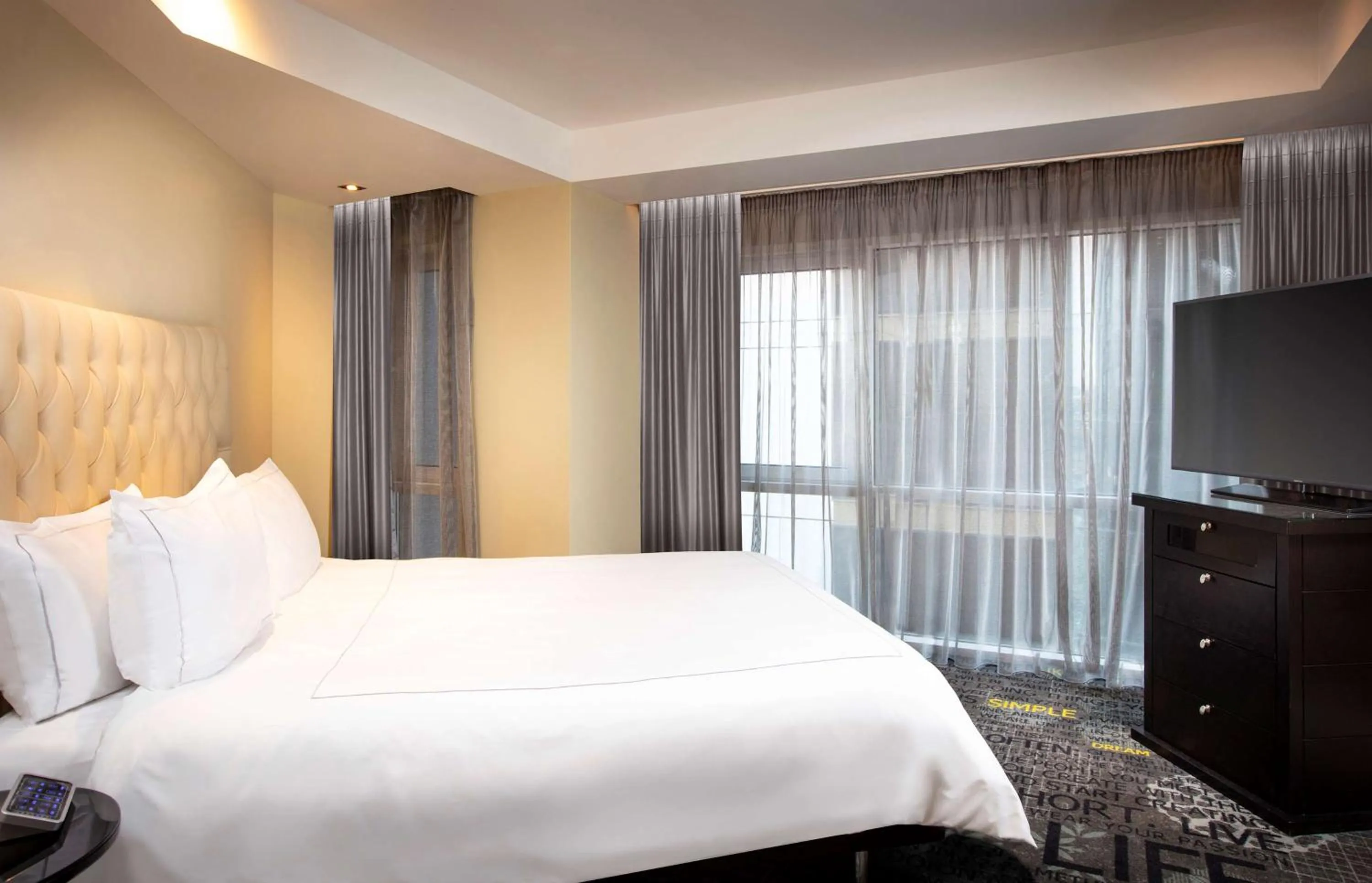 Photo of the whole room, Bed in Park Plaza London Riverbank