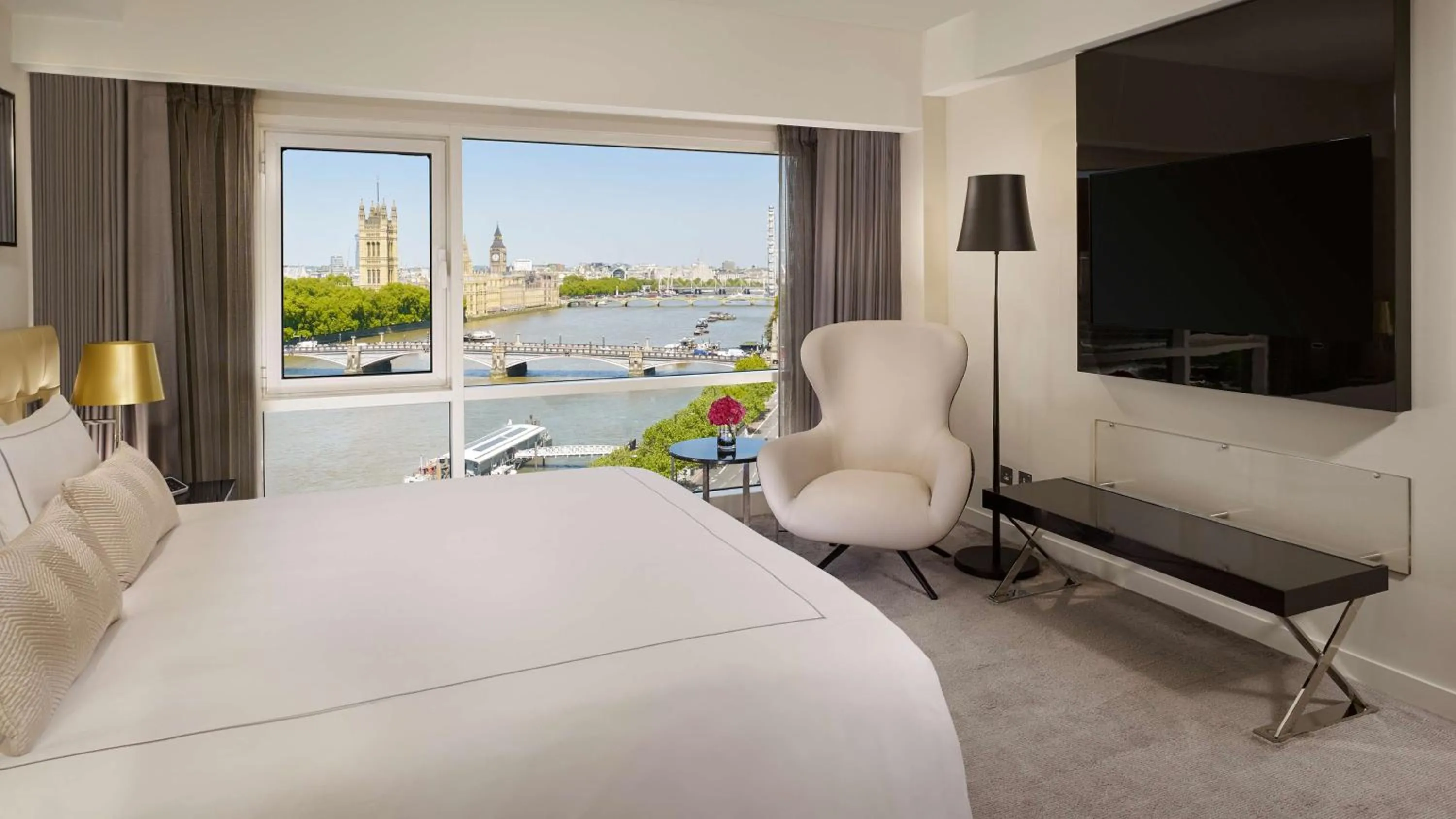 Bedroom, Bed in Park Plaza London Riverbank