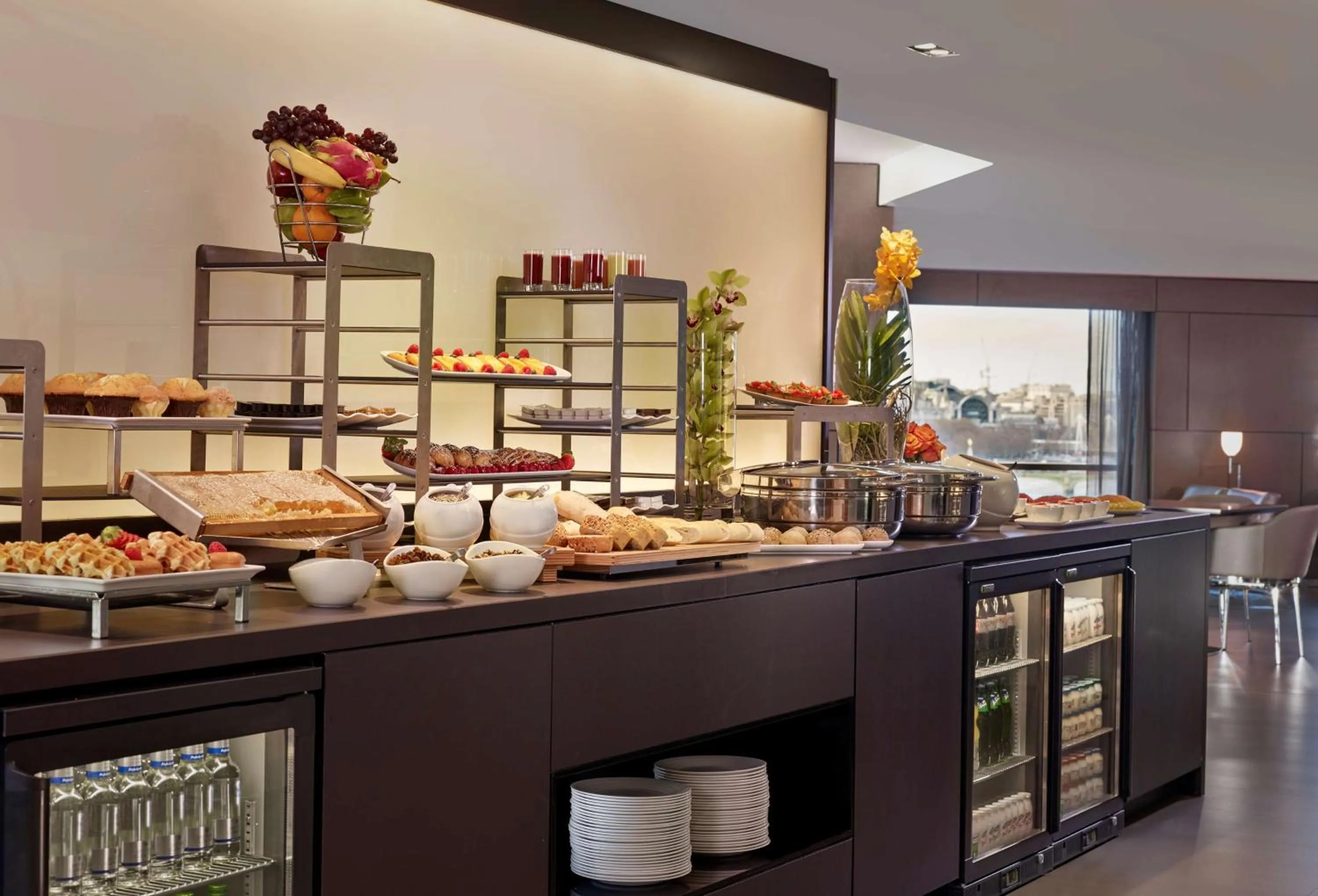 Lounge or bar in Park Plaza London Riverbank