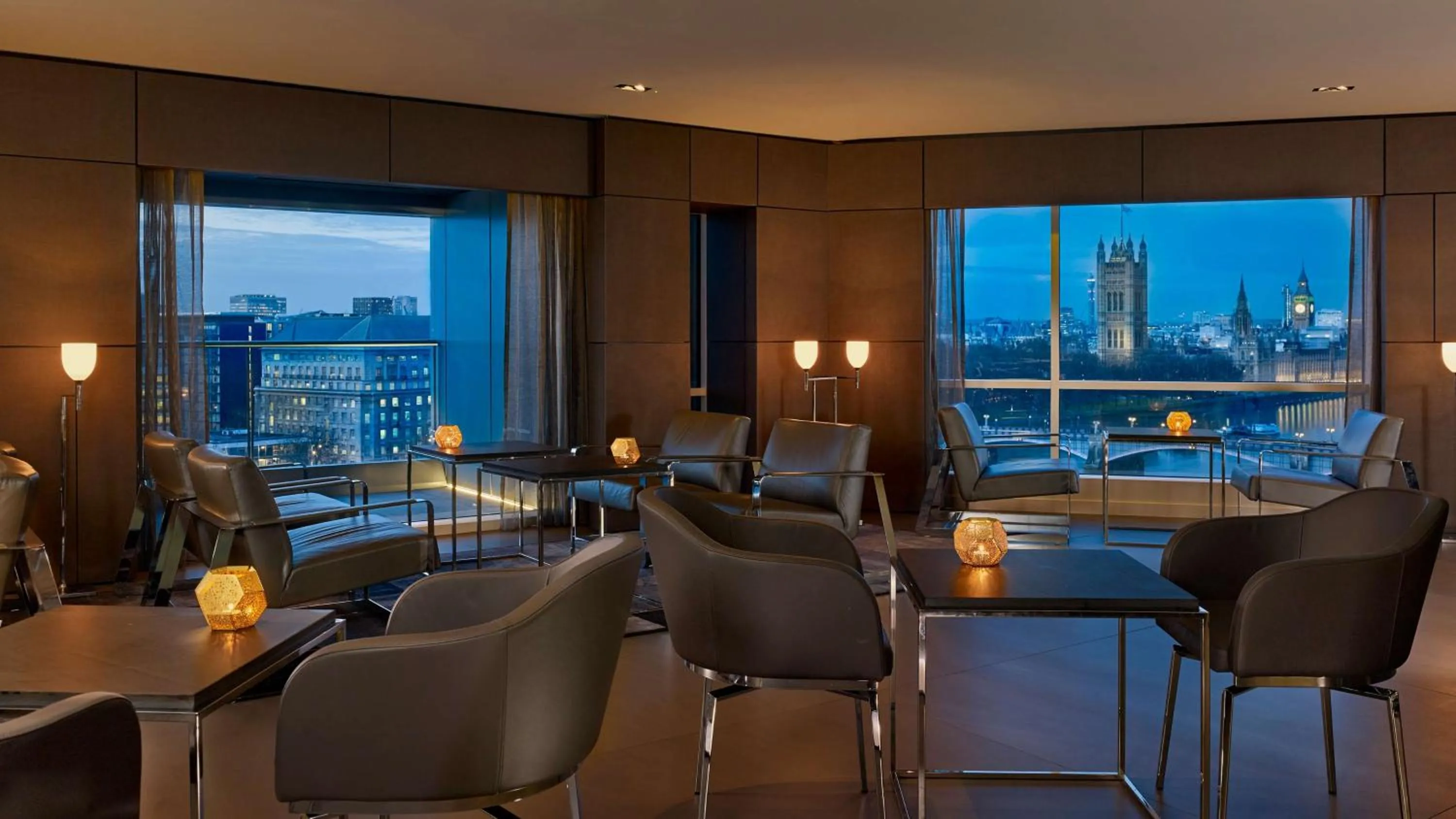 Lounge or bar in Park Plaza London Riverbank