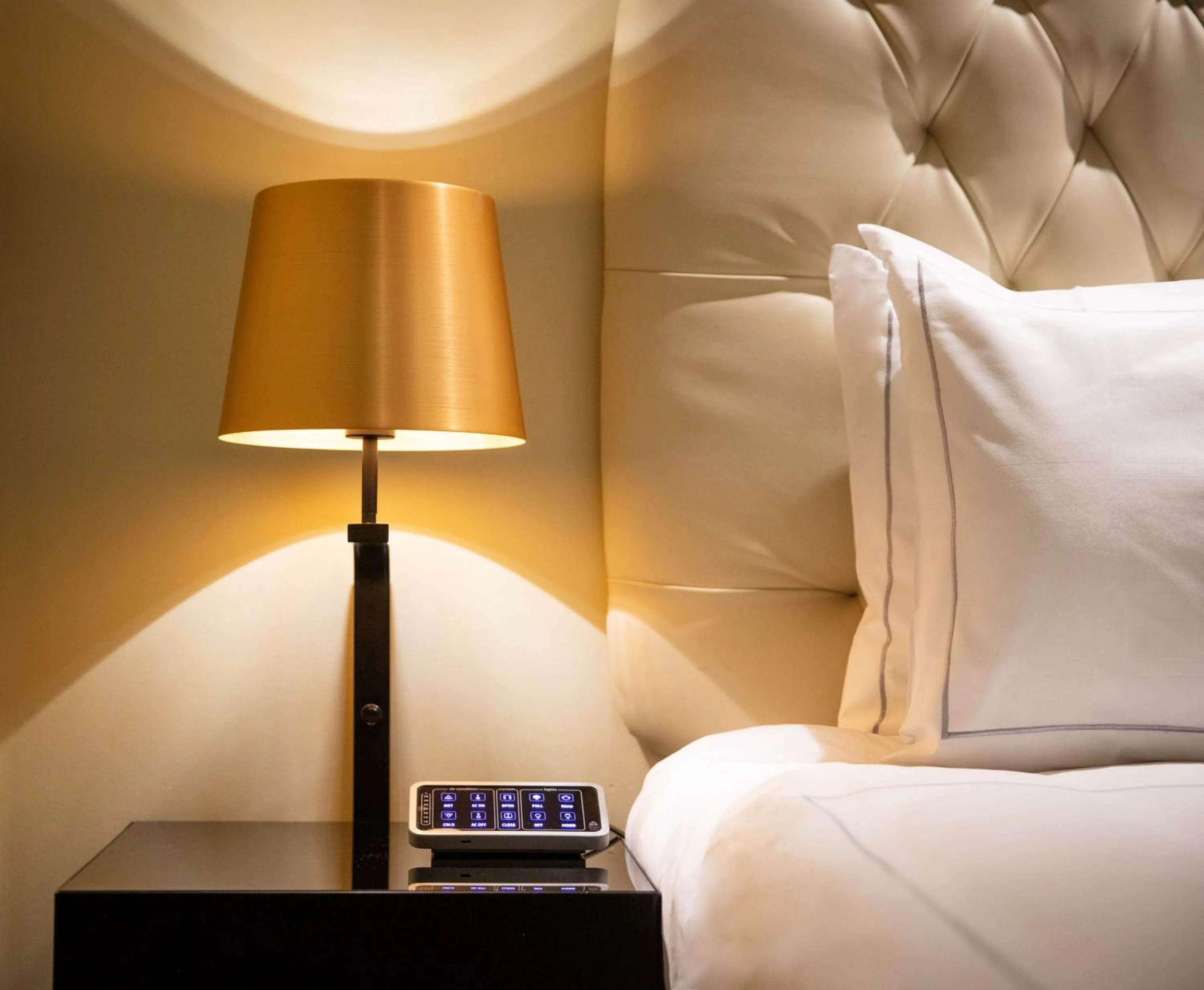 Bedroom, Bed in Park Plaza London Riverbank