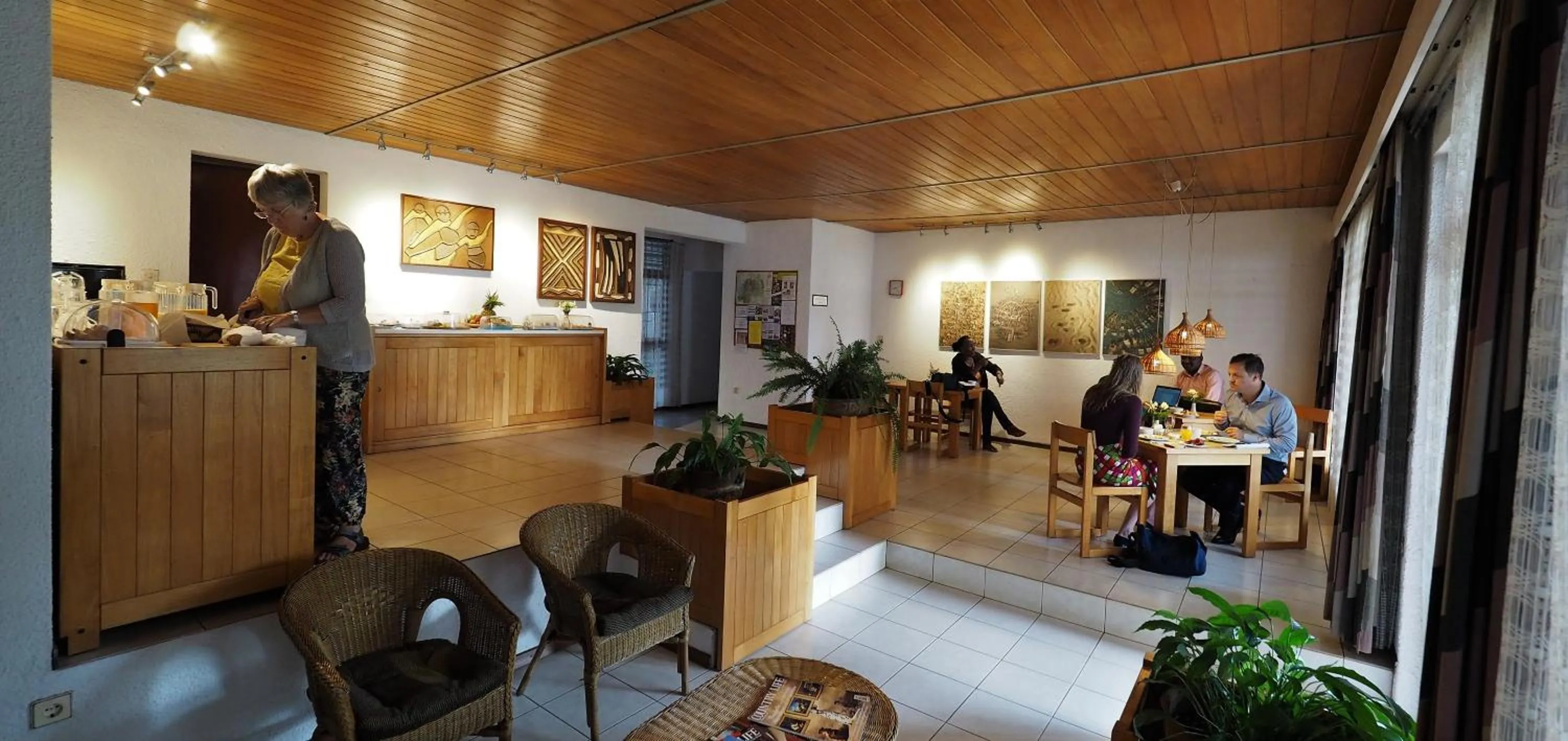 Restaurant/places to eat in Hotel Le Garni