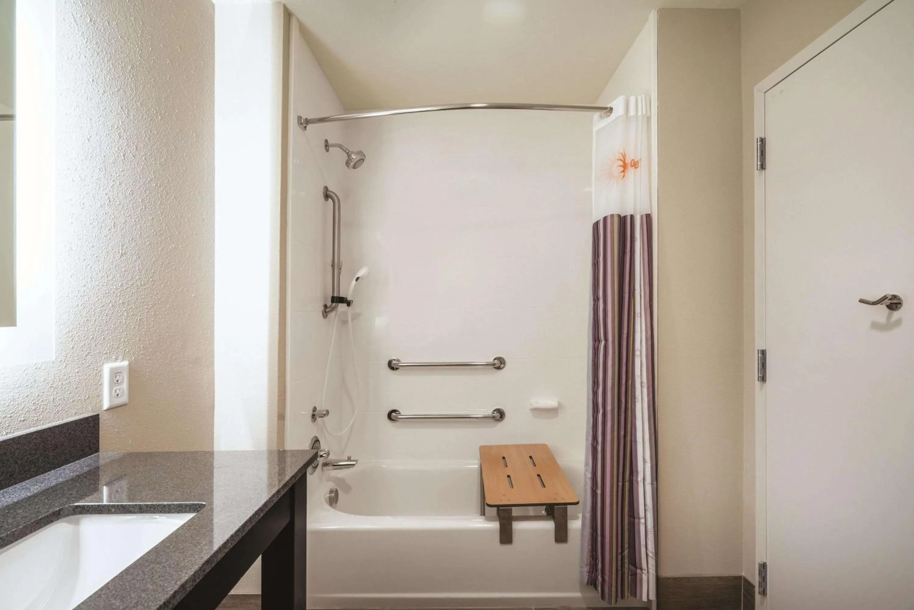 Bedroom in La Quinta by Wyndham Memphis Downtown