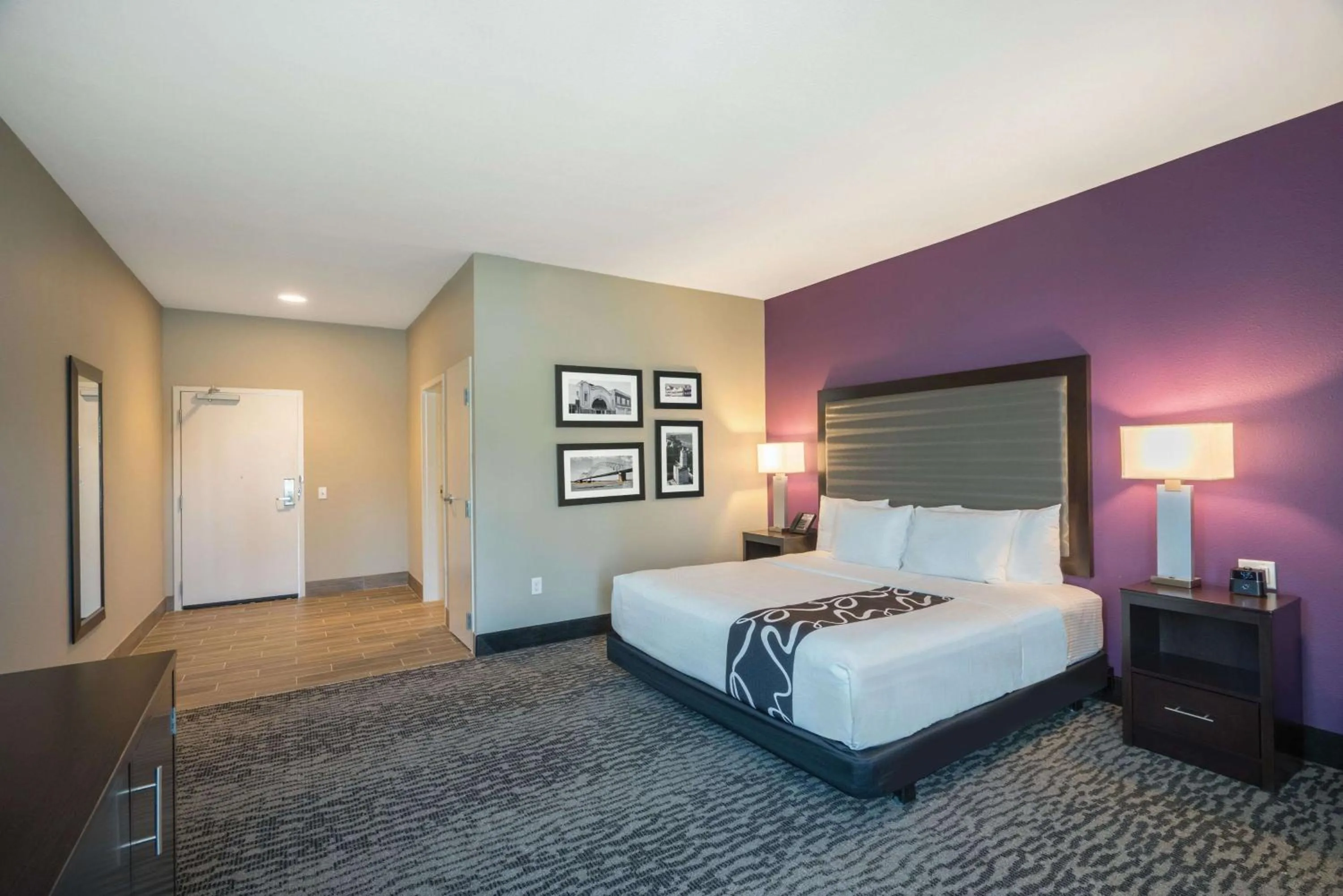 Bedroom, Bed in La Quinta by Wyndham Memphis Downtown