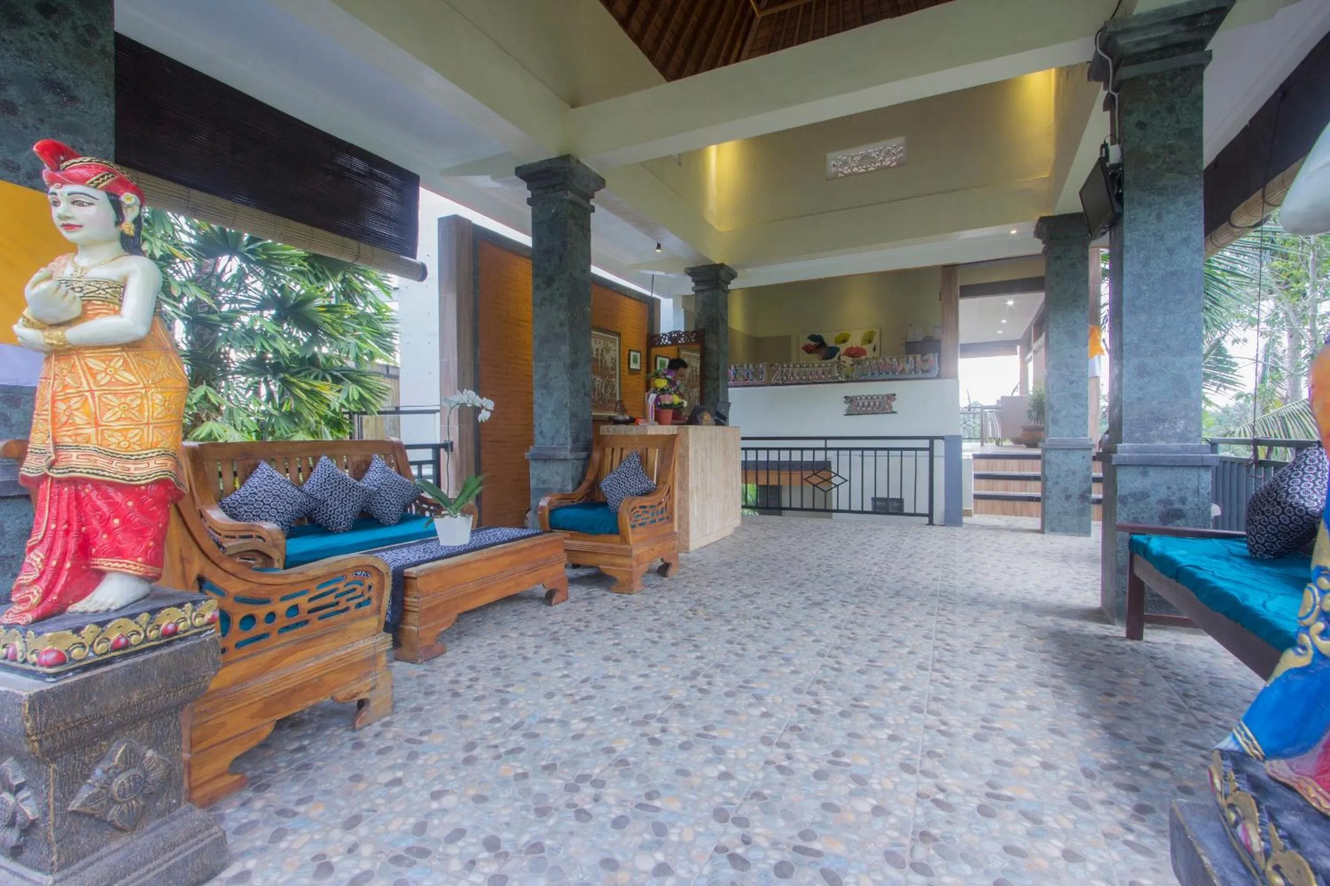 Lobby or reception in Adi Bisma Inn by Mahaputra-CHSE Certified