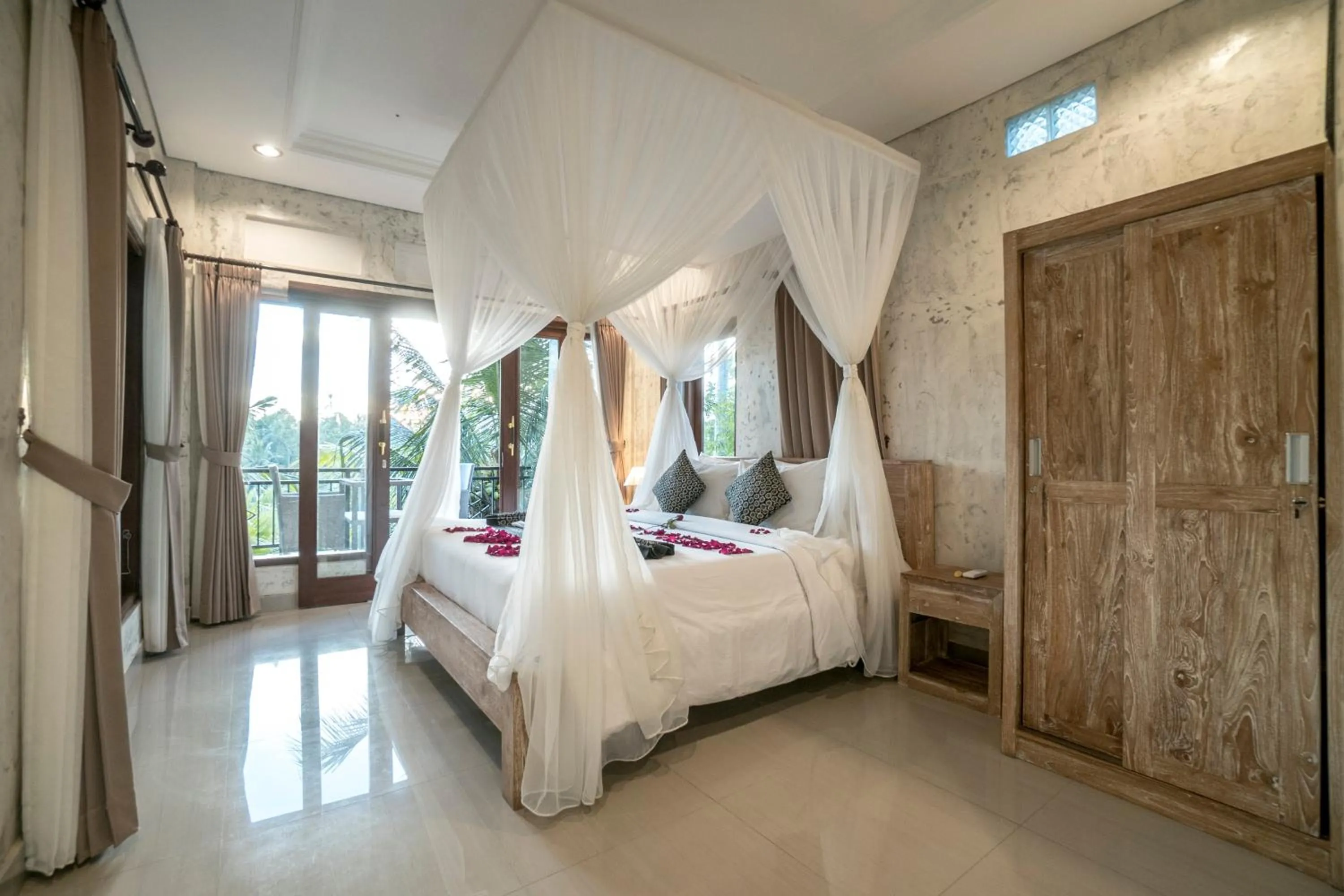 Photo of the whole room, Bed in Adi Bisma Inn by Mahaputra-CHSE Certified