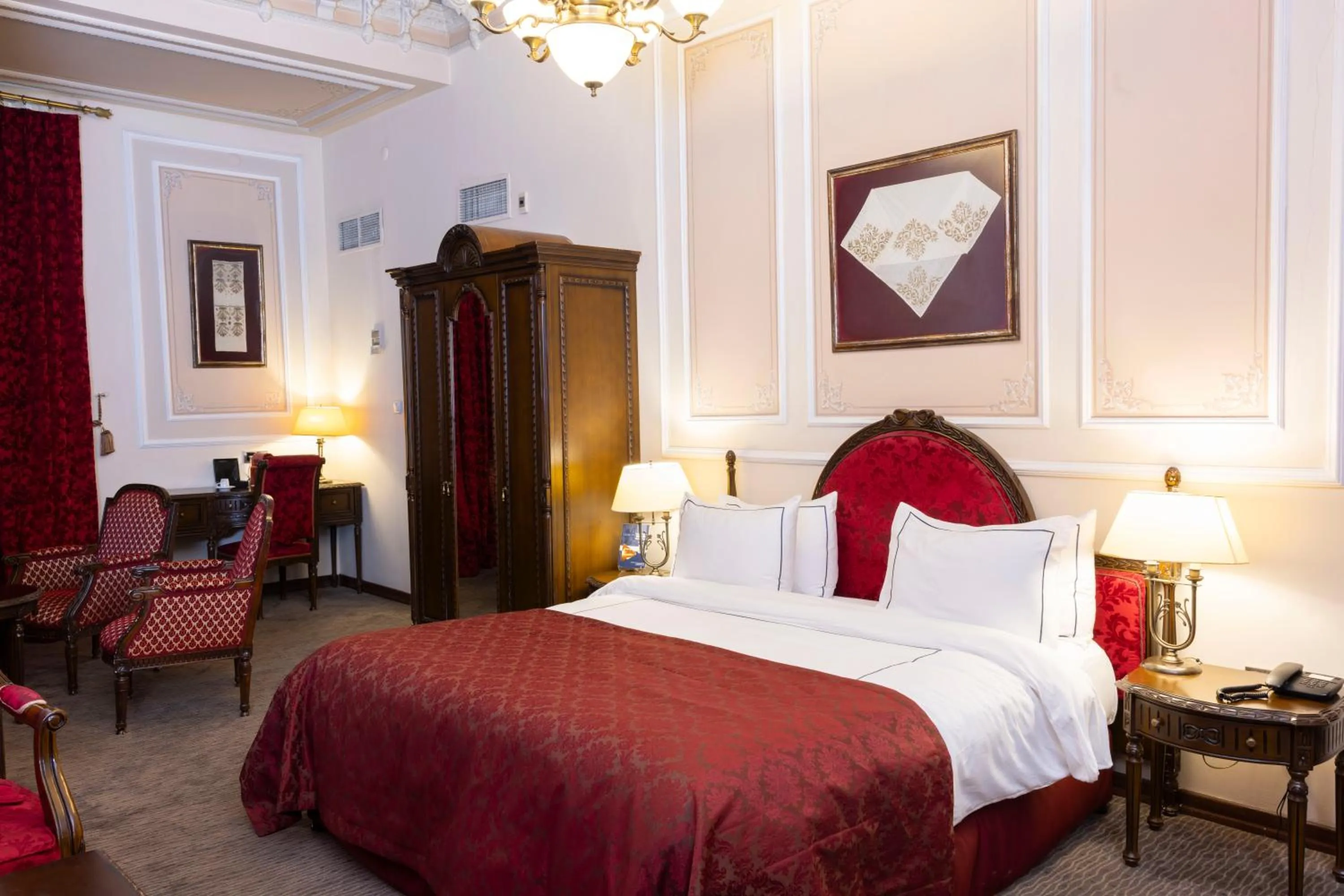 Photo of the whole room, Bed in Anemon Koleksiyon Galata Otel