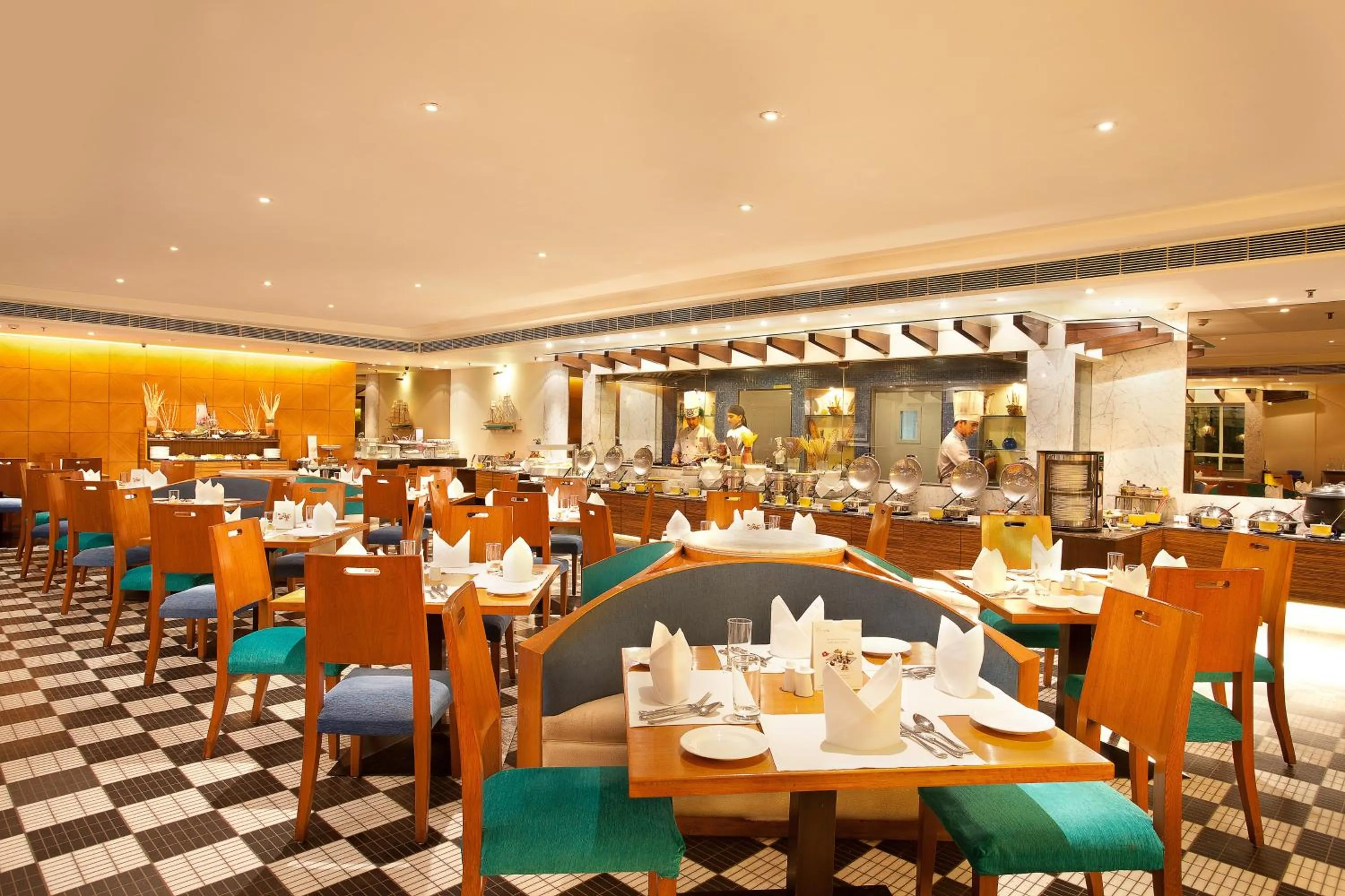 Restaurant/places to eat in Welcomhotel by ITC Hotels, Alkapuri, Vadodara