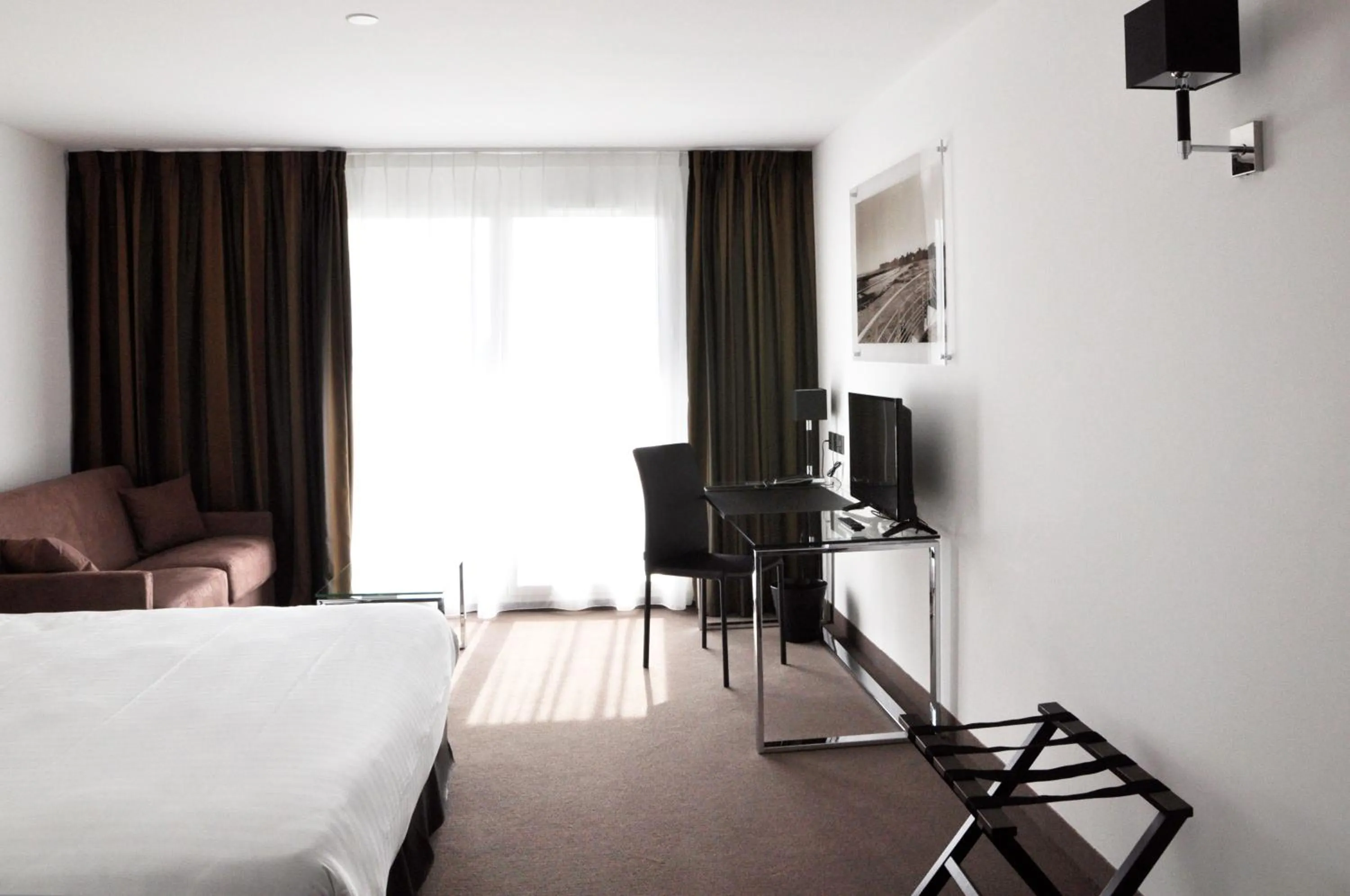 Photo of the whole room, Bed in Golden Tulip La Baule Hotel and Residence