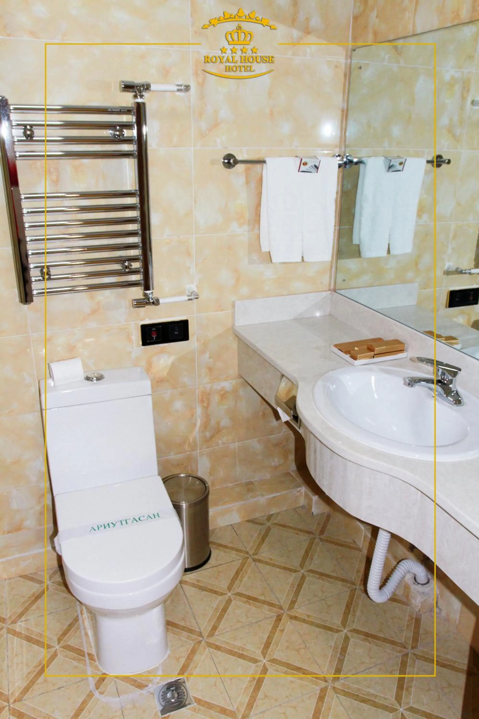 Shower in Royal House Hotel 2