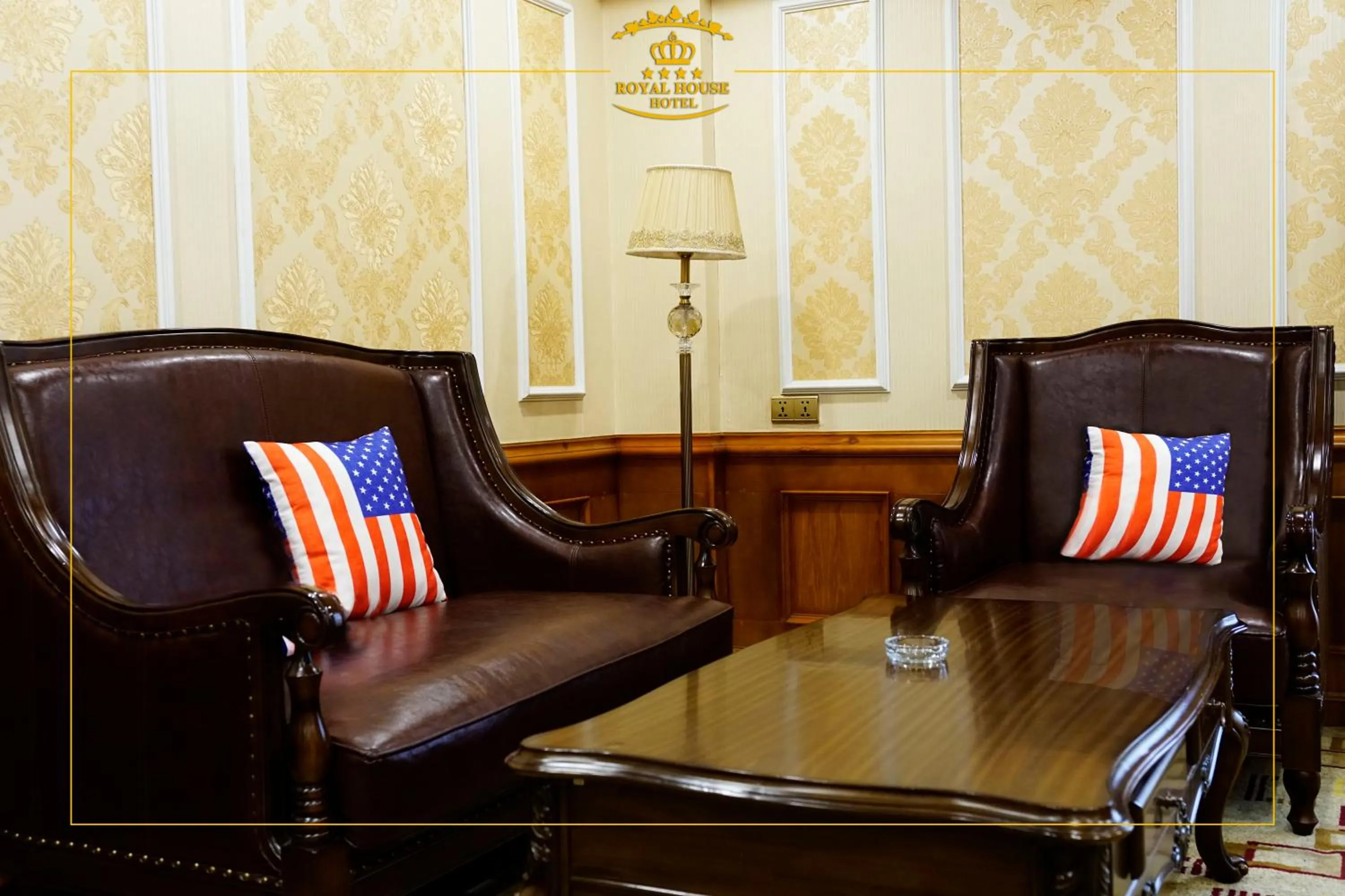 Communal lounge/ TV room in Royal House Hotel 2