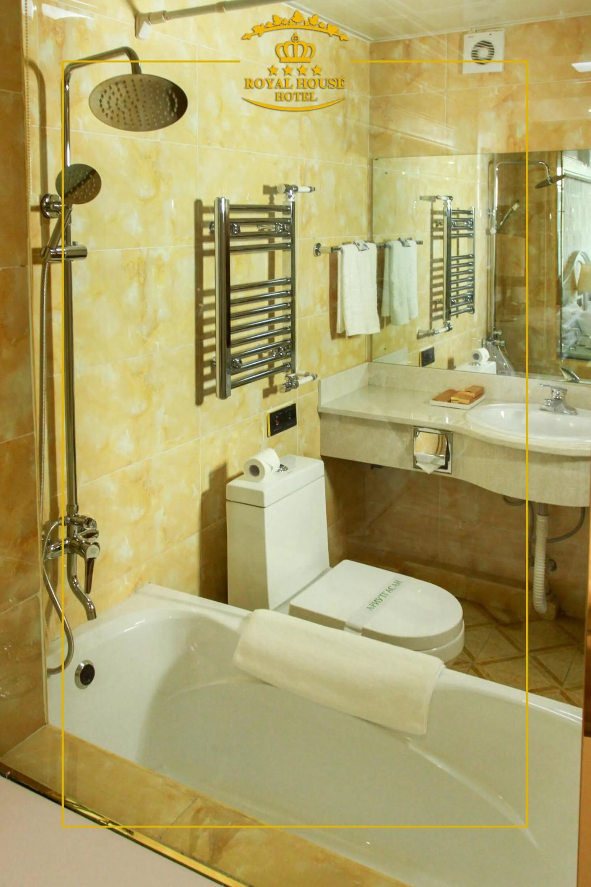 Shower in Royal House Hotel 2