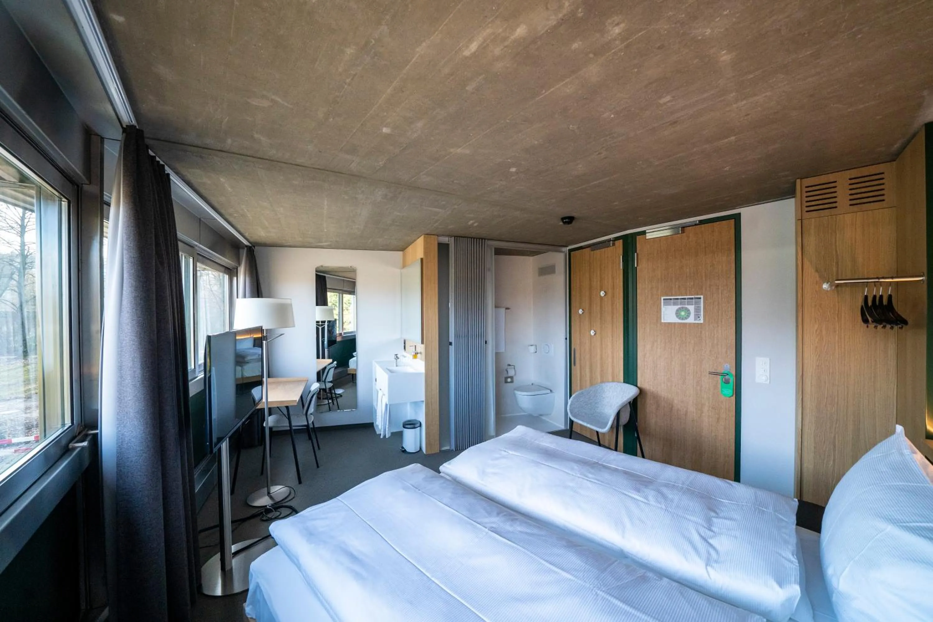 Photo of the whole room, Bed in Centre Loewenberg