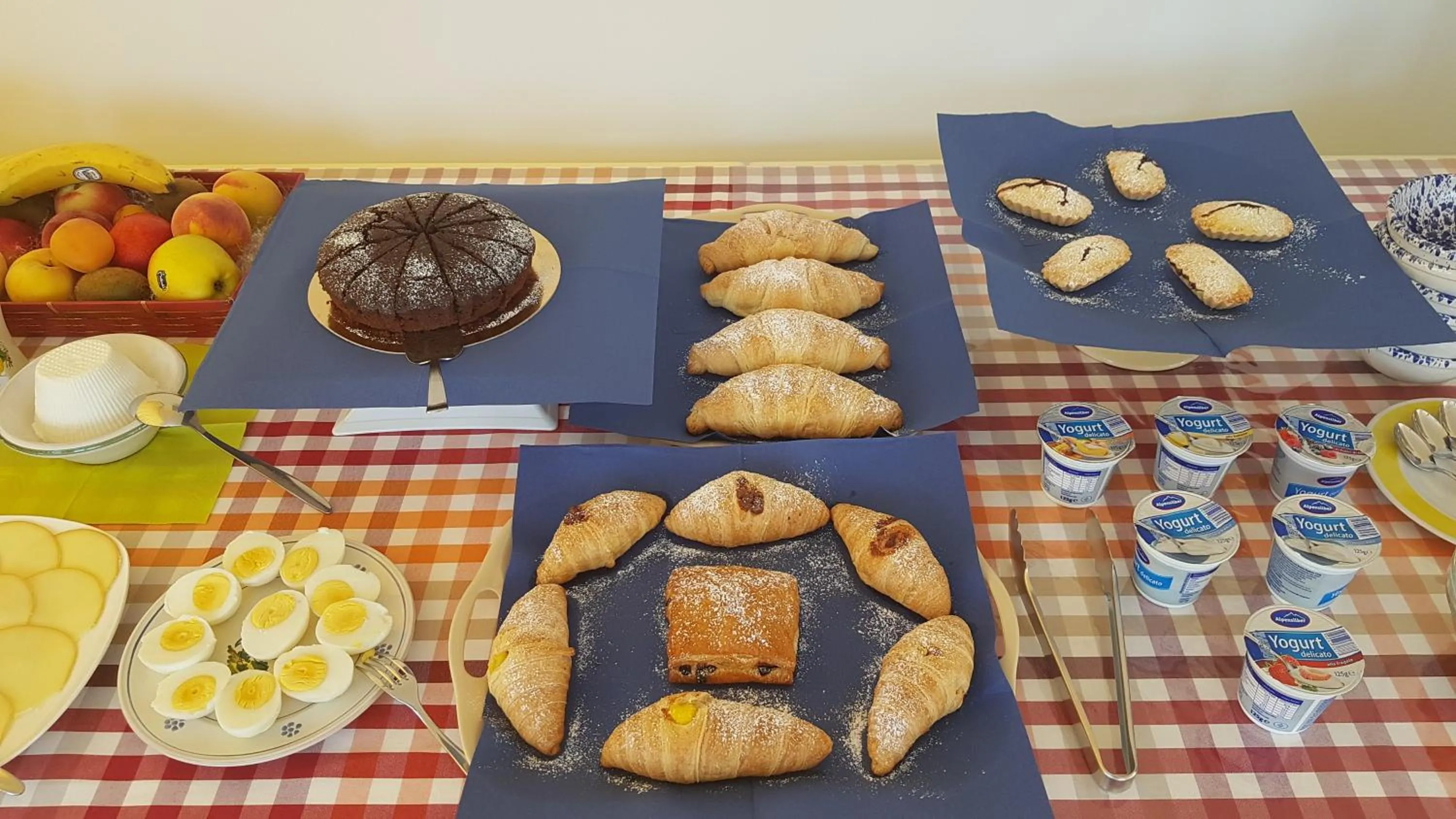 Breakfast in Villa Fumarola