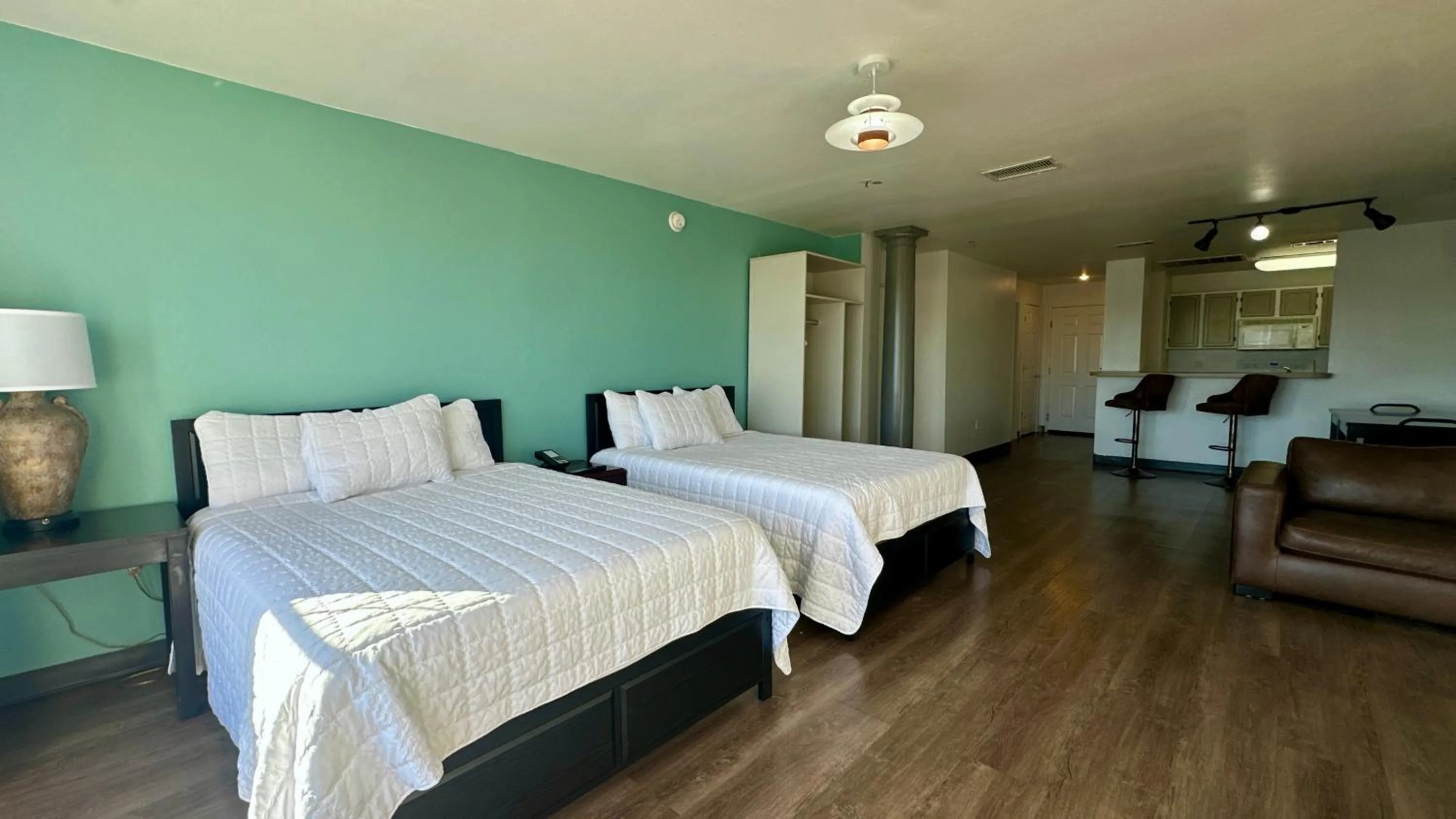 Bedroom, Bed in MainStay Suites Las Vegas Flamingo