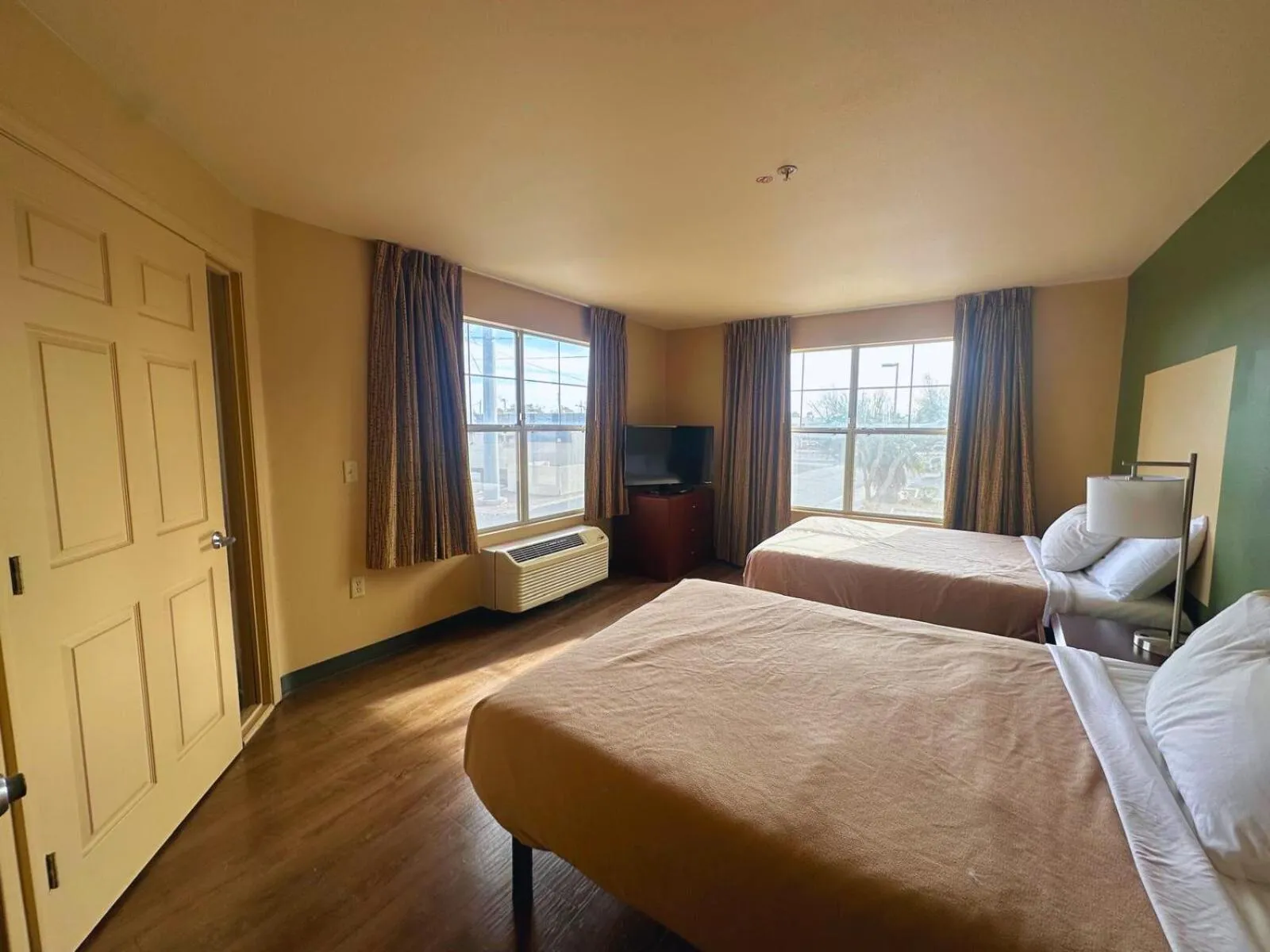 Bed in MainStay Suites Las Vegas Flamingo