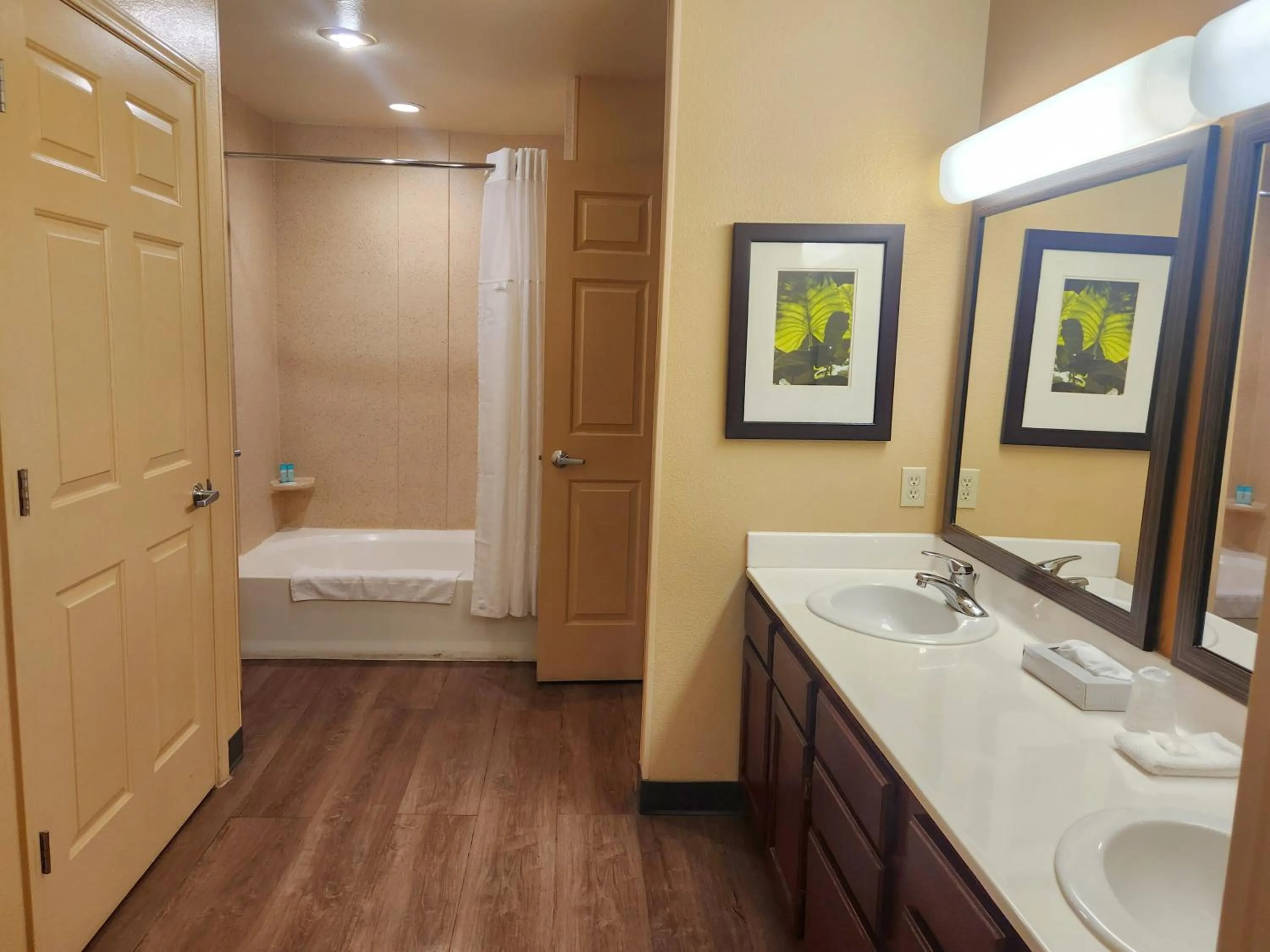 Bathroom in MainStay Suites Las Vegas Flamingo