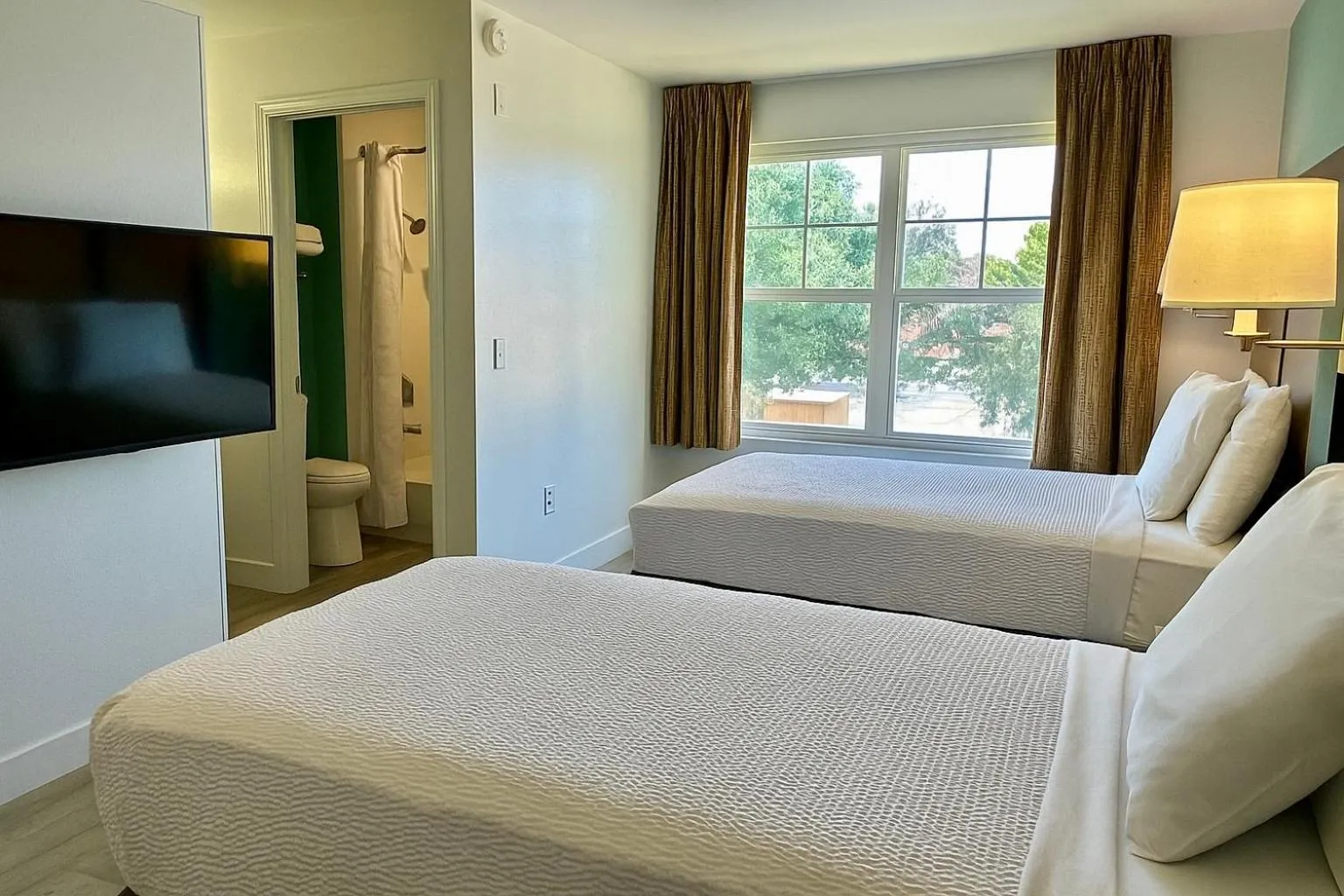 Bedroom, Bed in MainStay Suites Las Vegas Flamingo