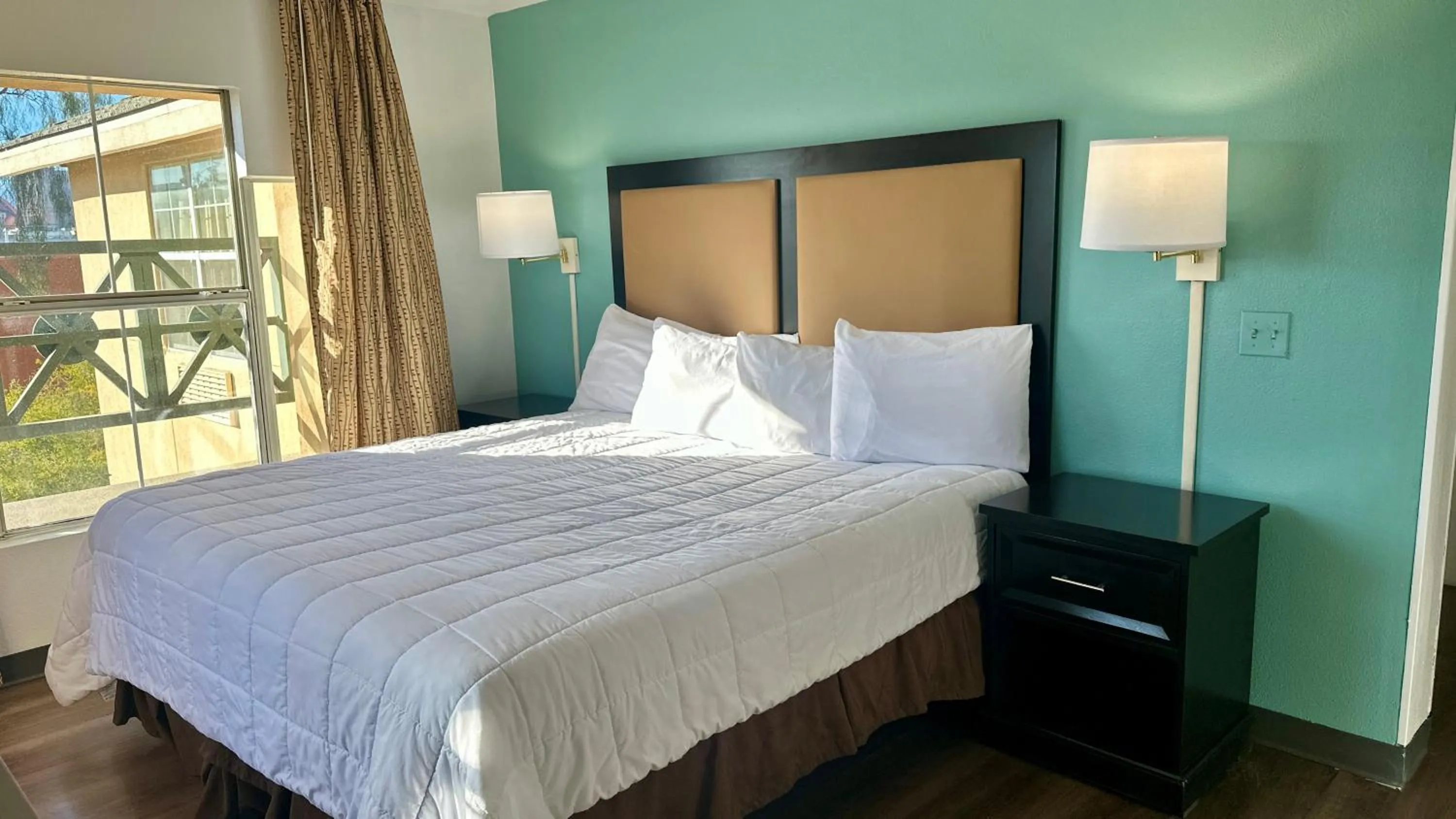 Bed in MainStay Suites Las Vegas Flamingo