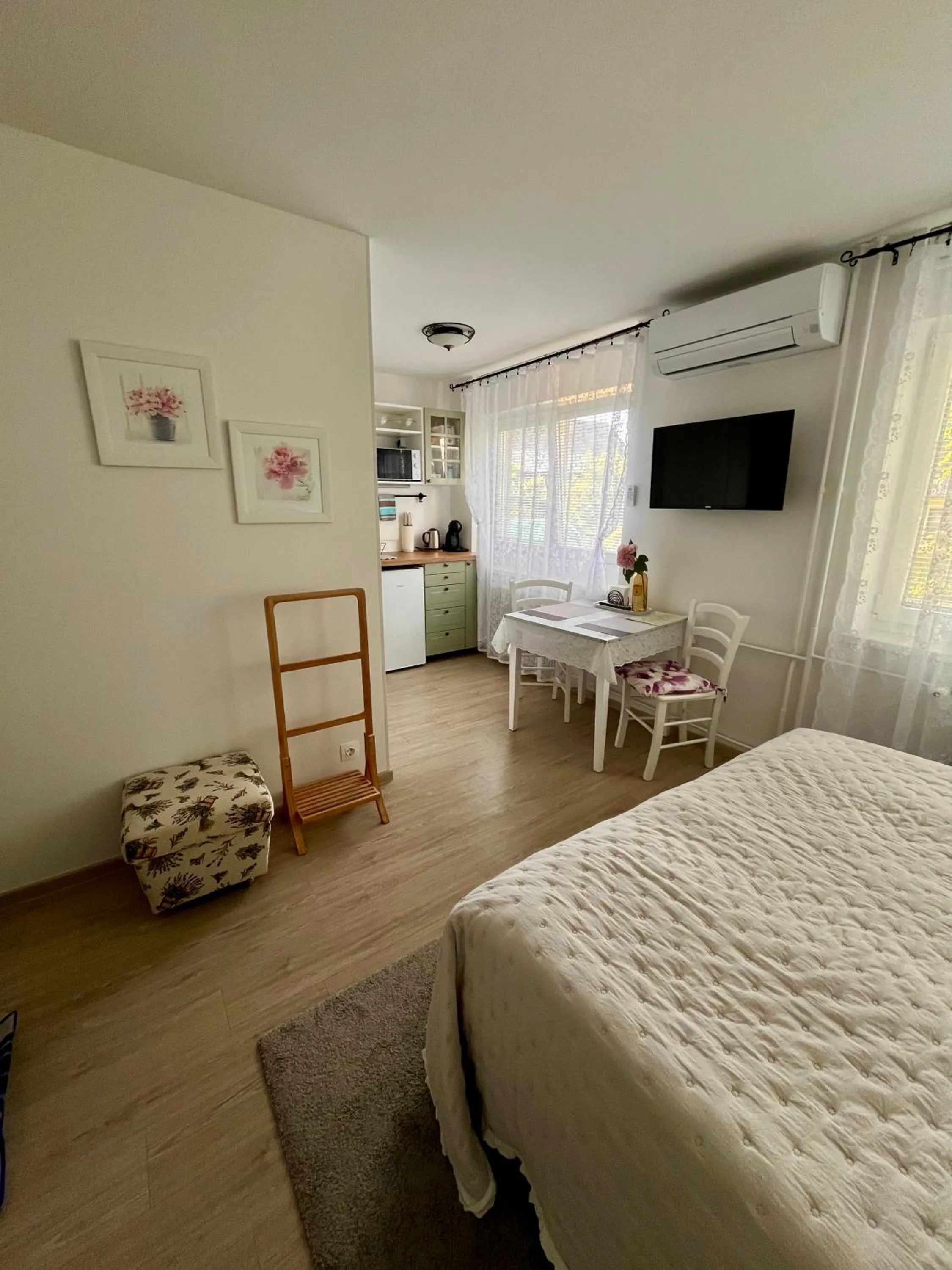 Kitchen or kitchenette, Bed in Villa Mint&Lavender ID1O1674