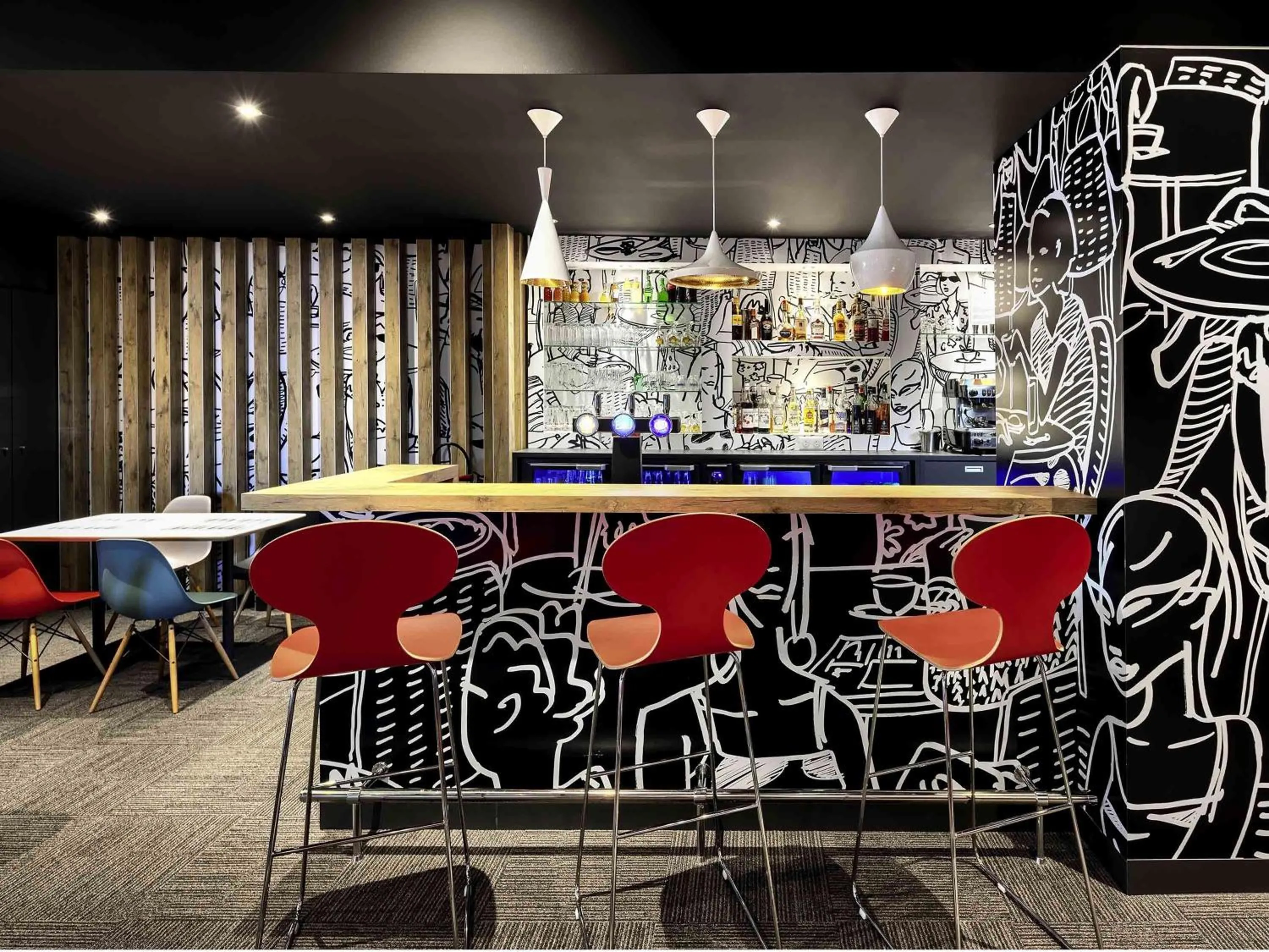 Lounge or bar in ibis Poitiers Site du Futuroscope