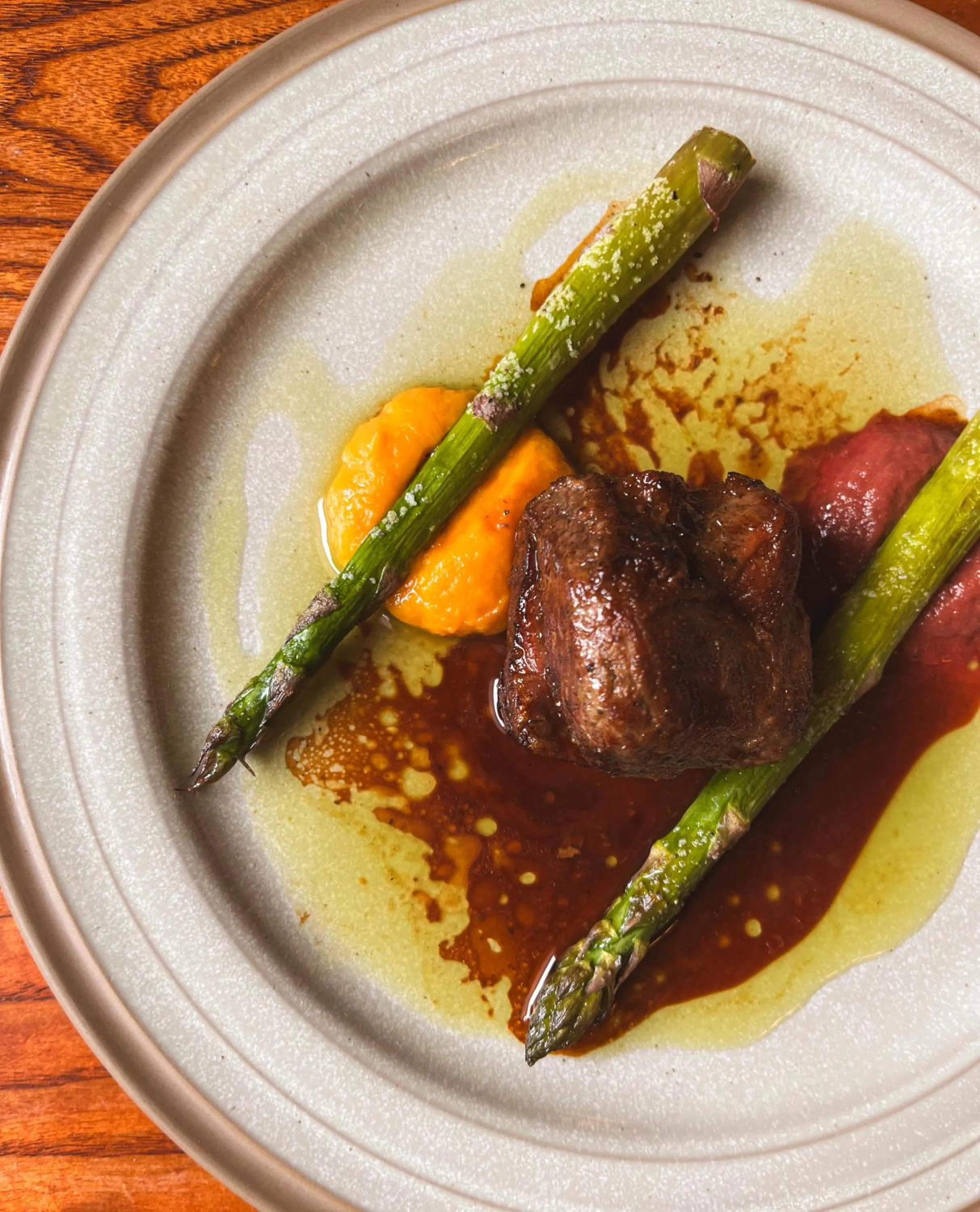 Restaurant/places to eat in Nira Caledonia