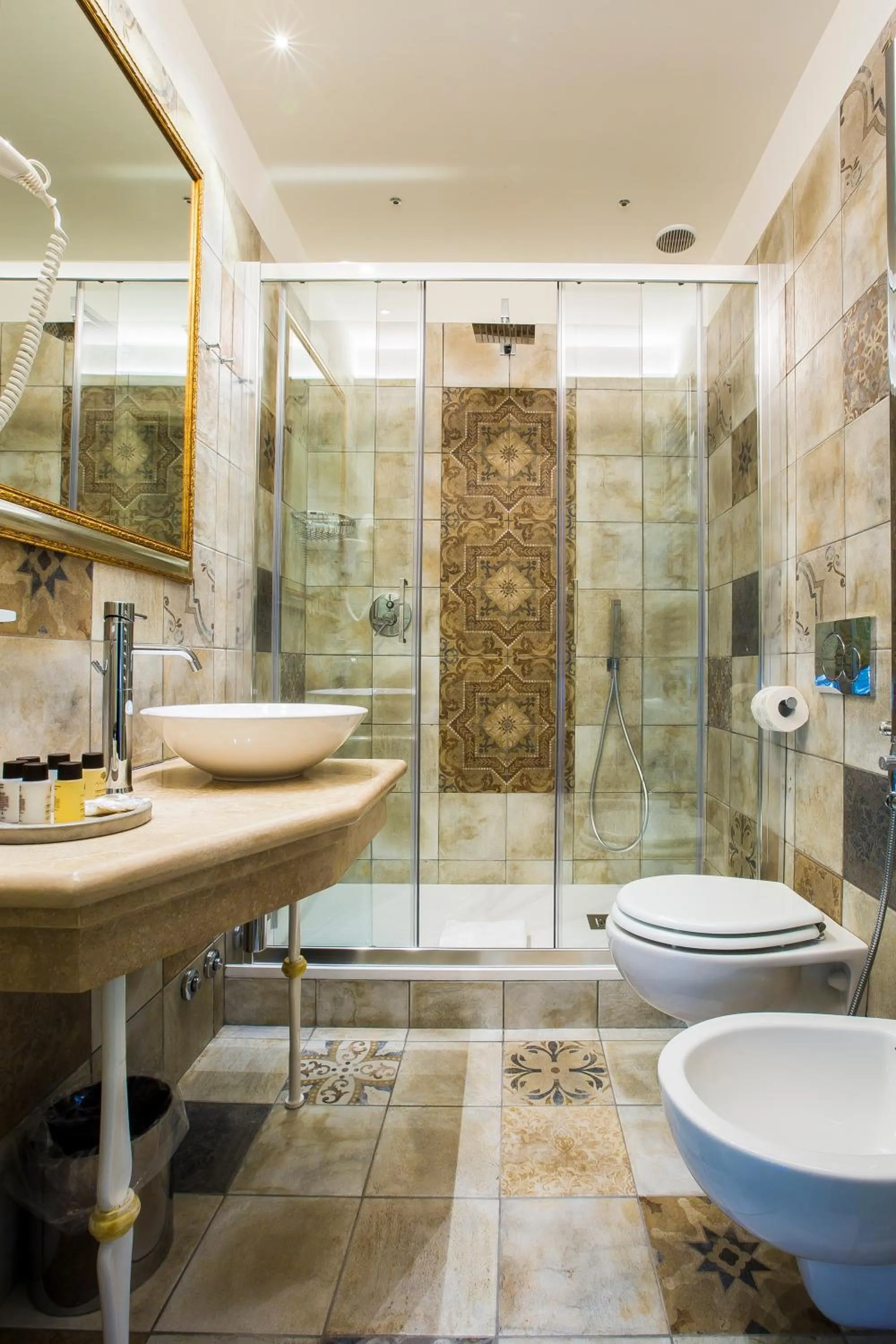 Shower in Trastevere Royal Suite