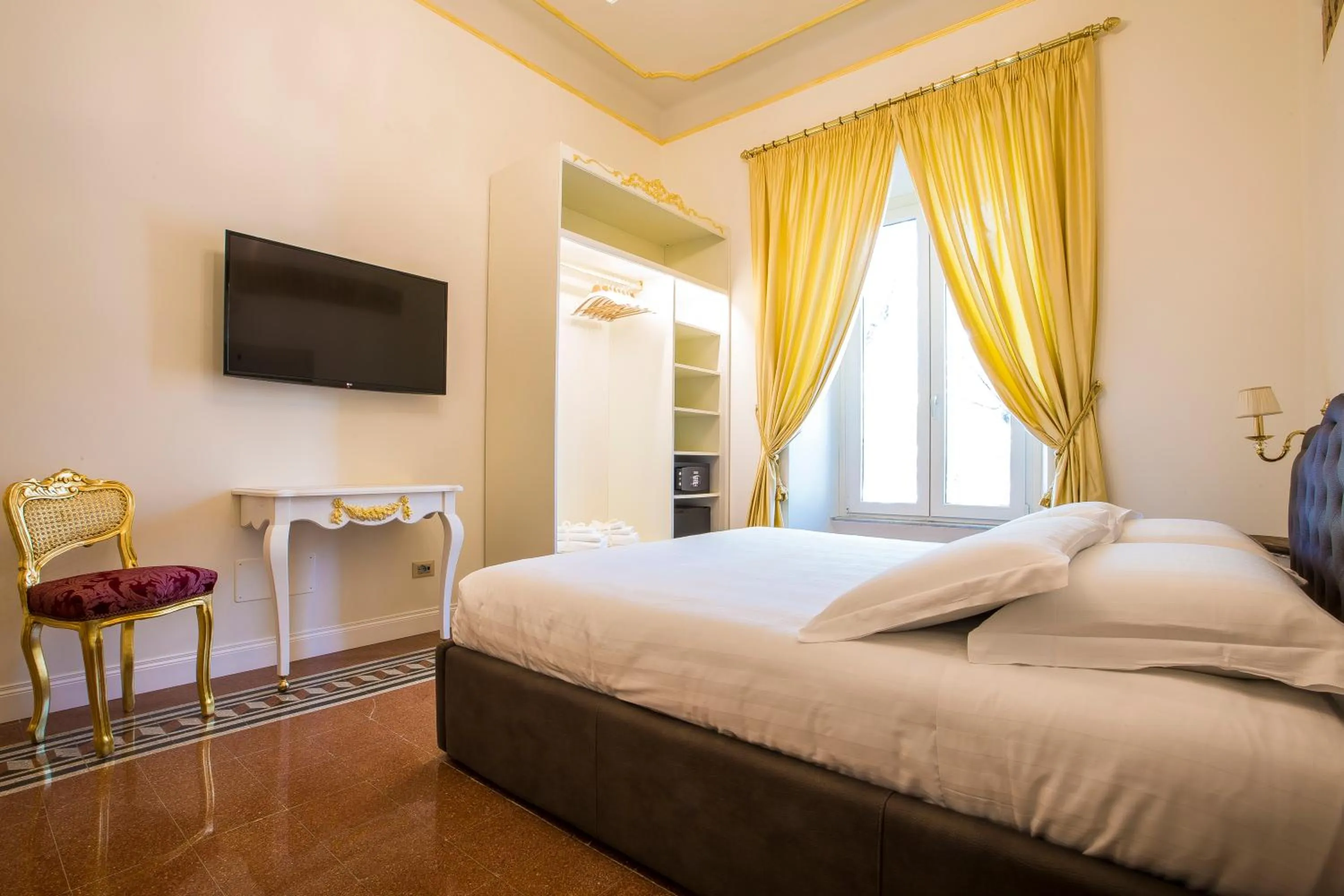 Bed in Trastevere Royal Suite