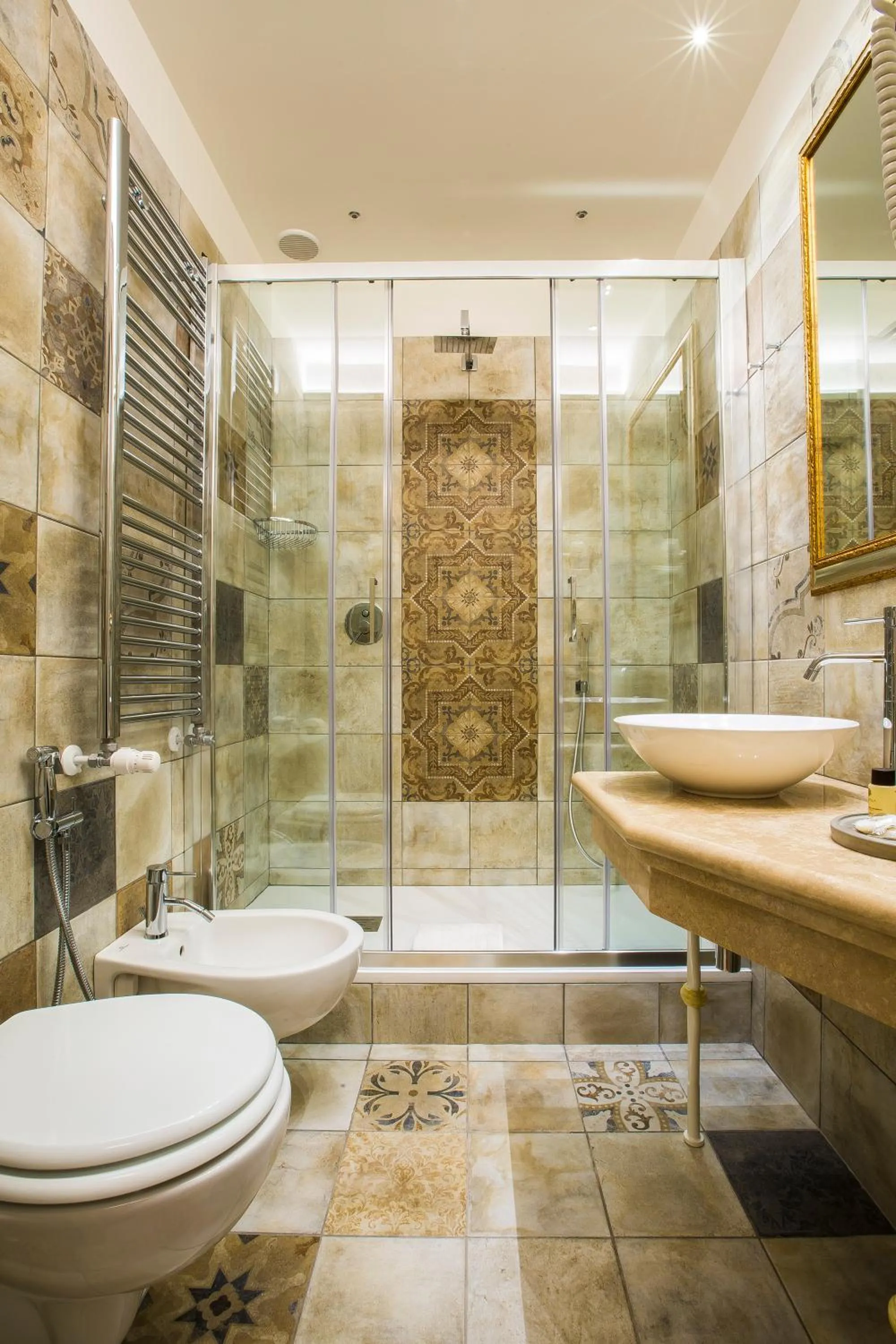 Shower in Trastevere Royal Suite