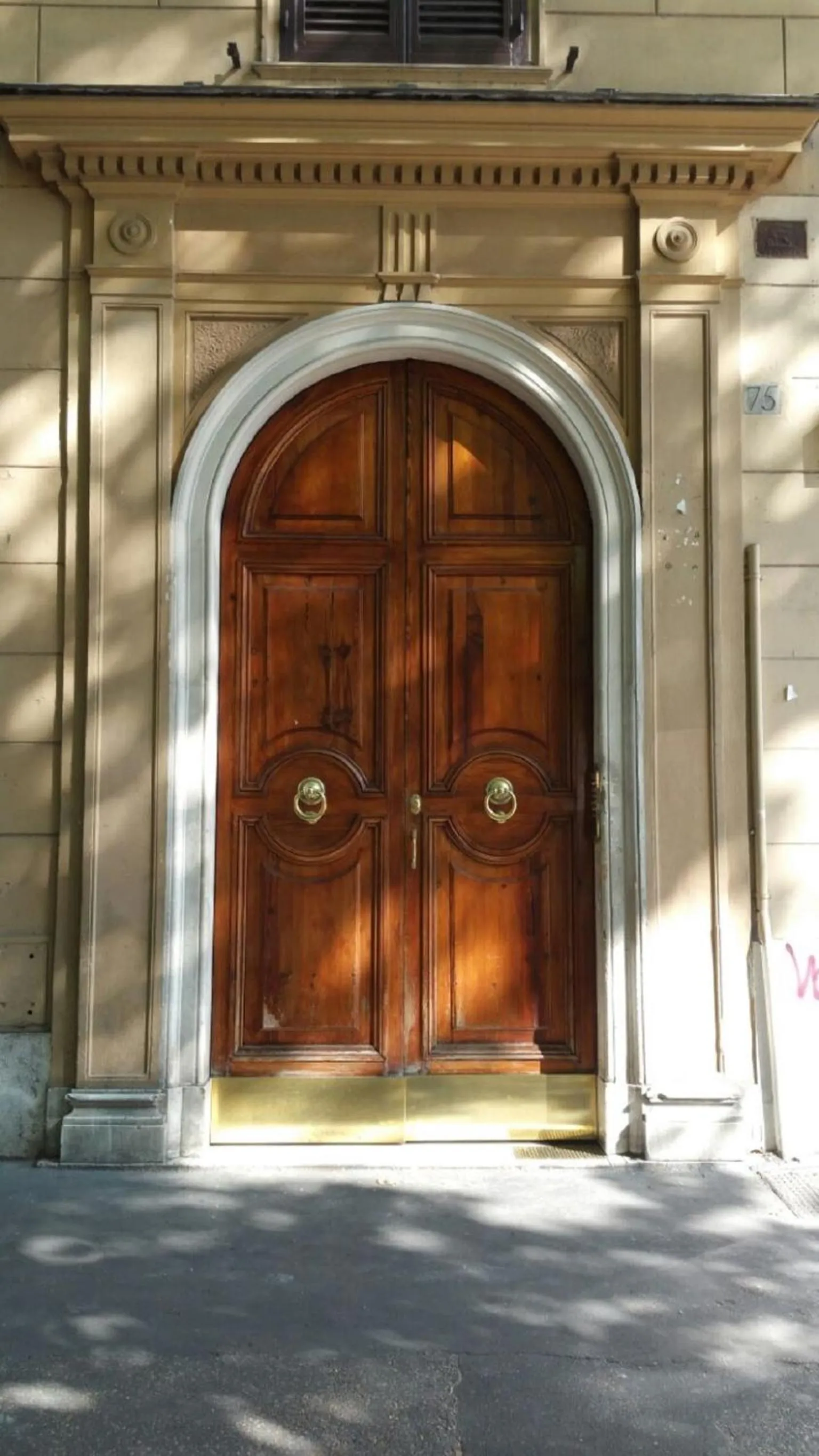 Facade/entrance in Trastevere Royal Suite