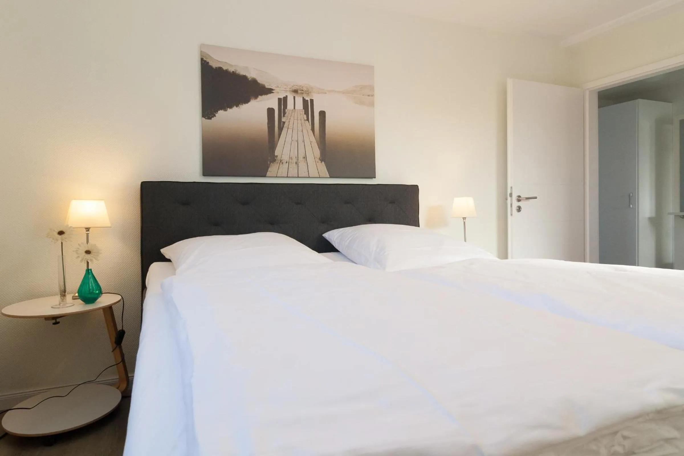Bed in Am Wasser 4