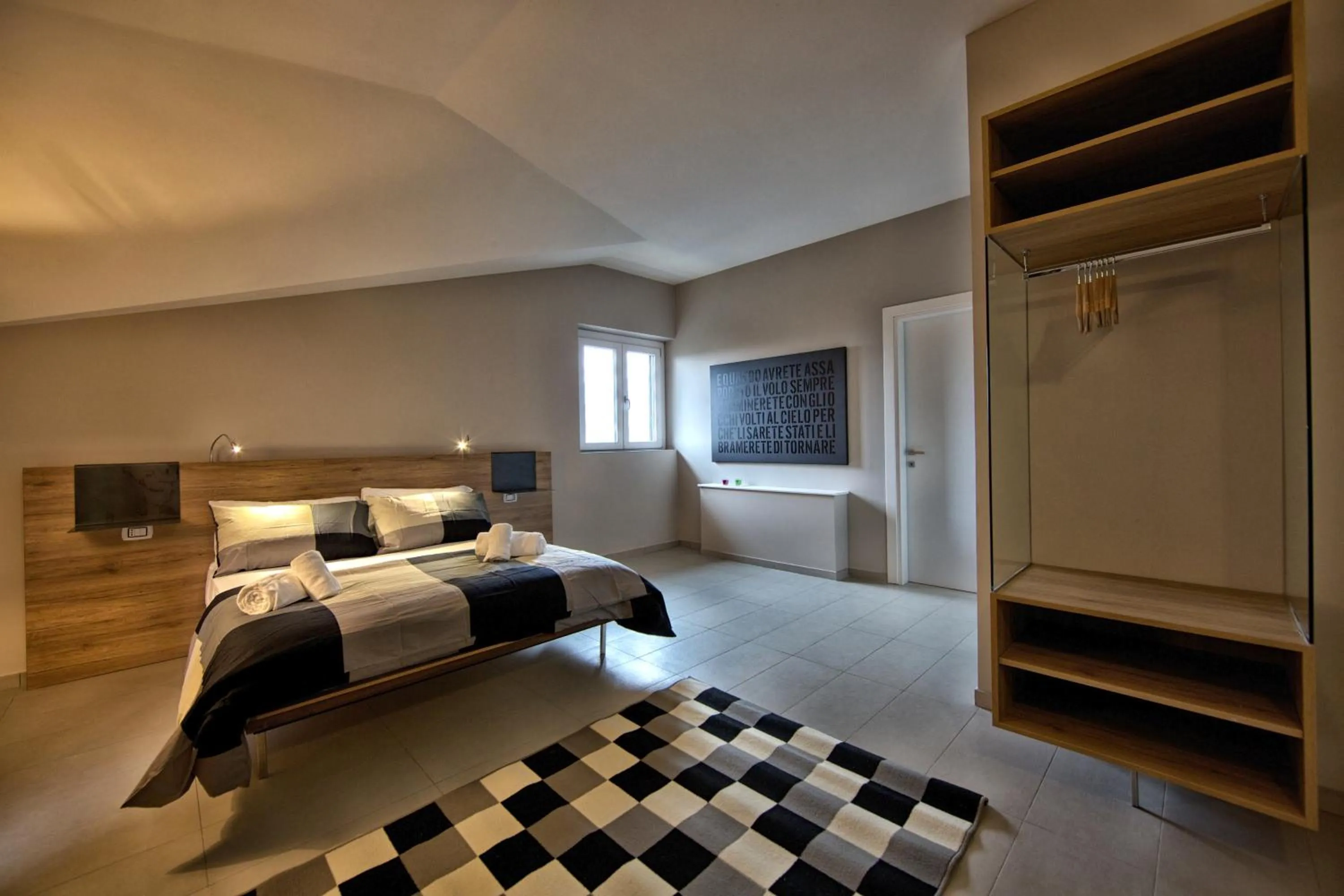 Photo of the whole room, Bed in lepini suites affittacamere