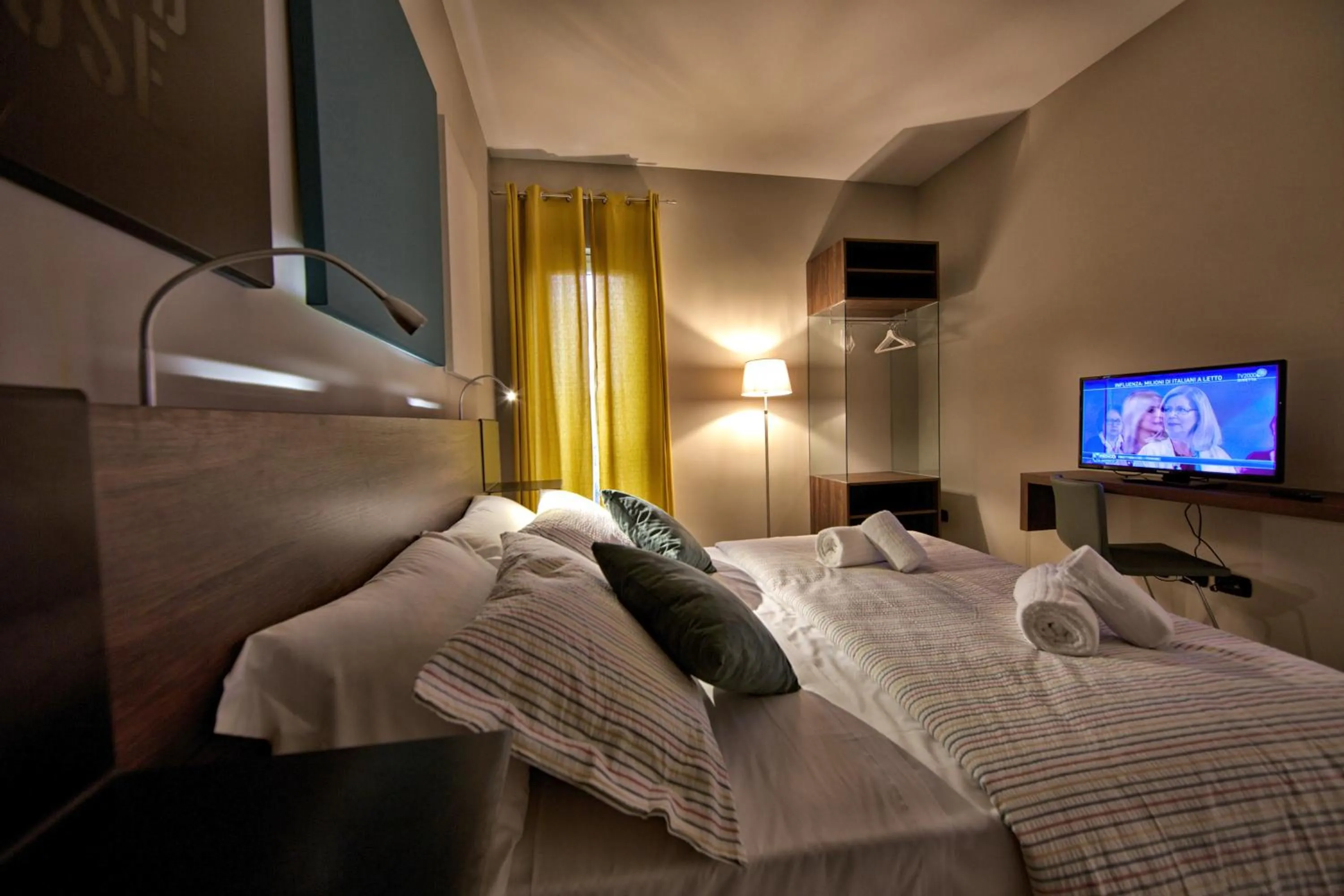 Photo of the whole room, Bed in lepini suites affittacamere