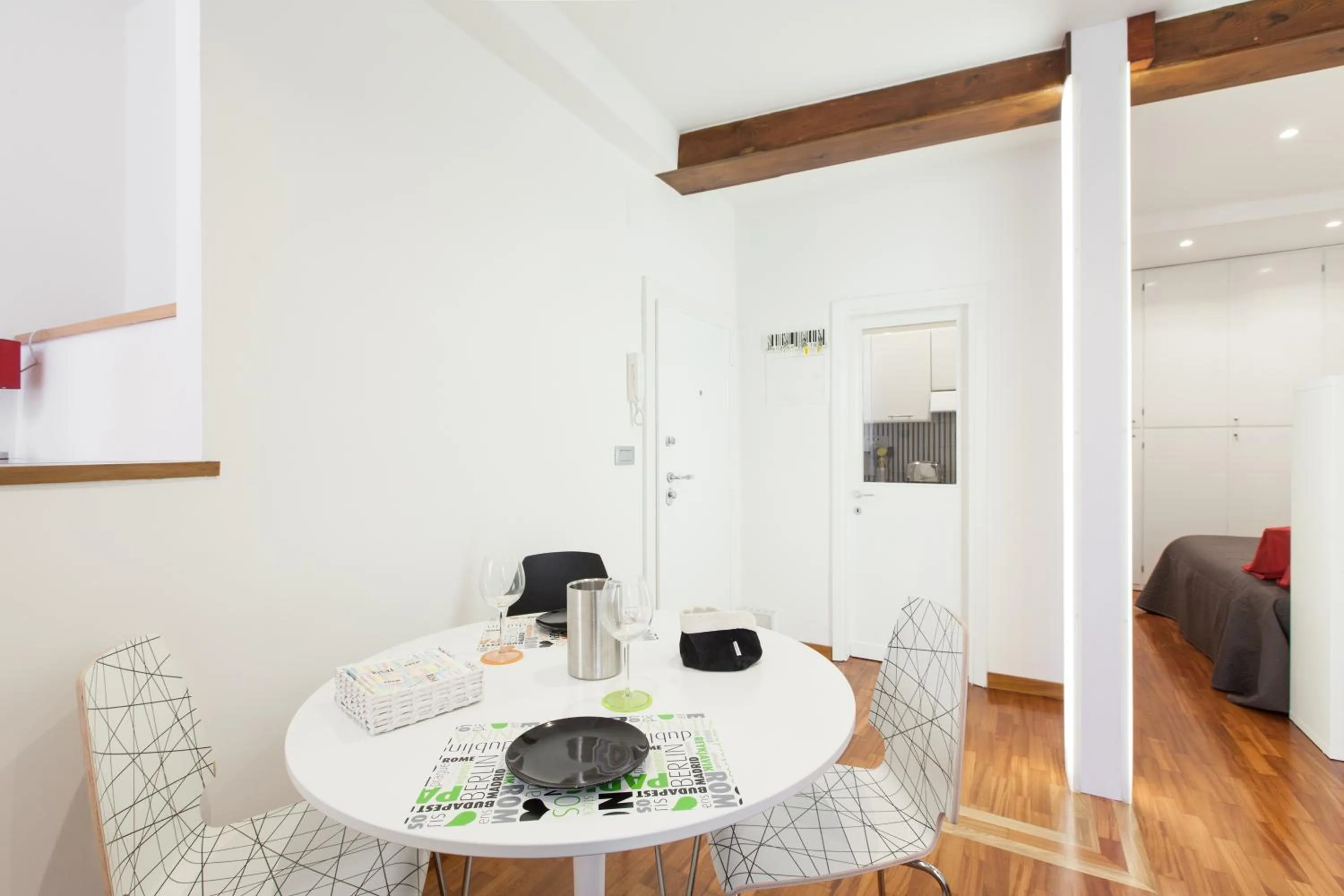 Dining area in Urbana Lodge, Monti