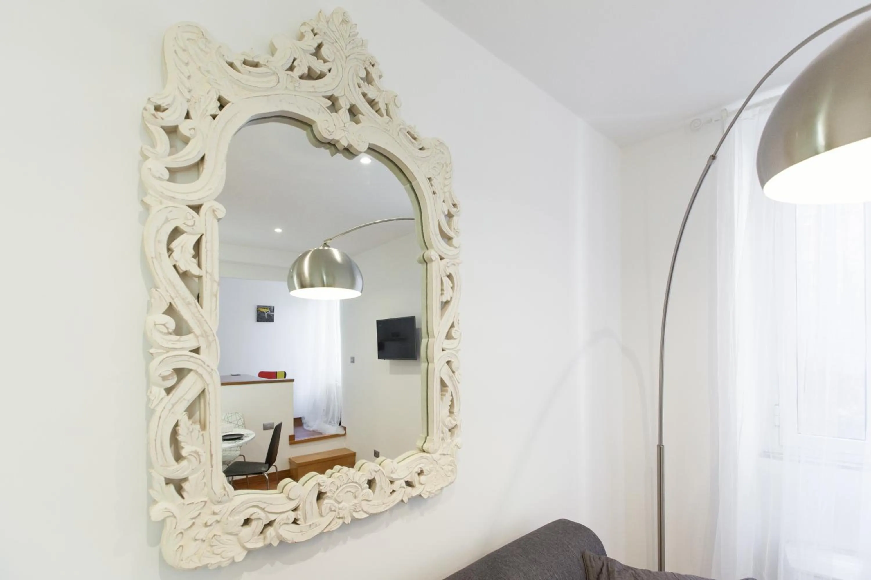 Decorative detail in Urbana Lodge, Monti