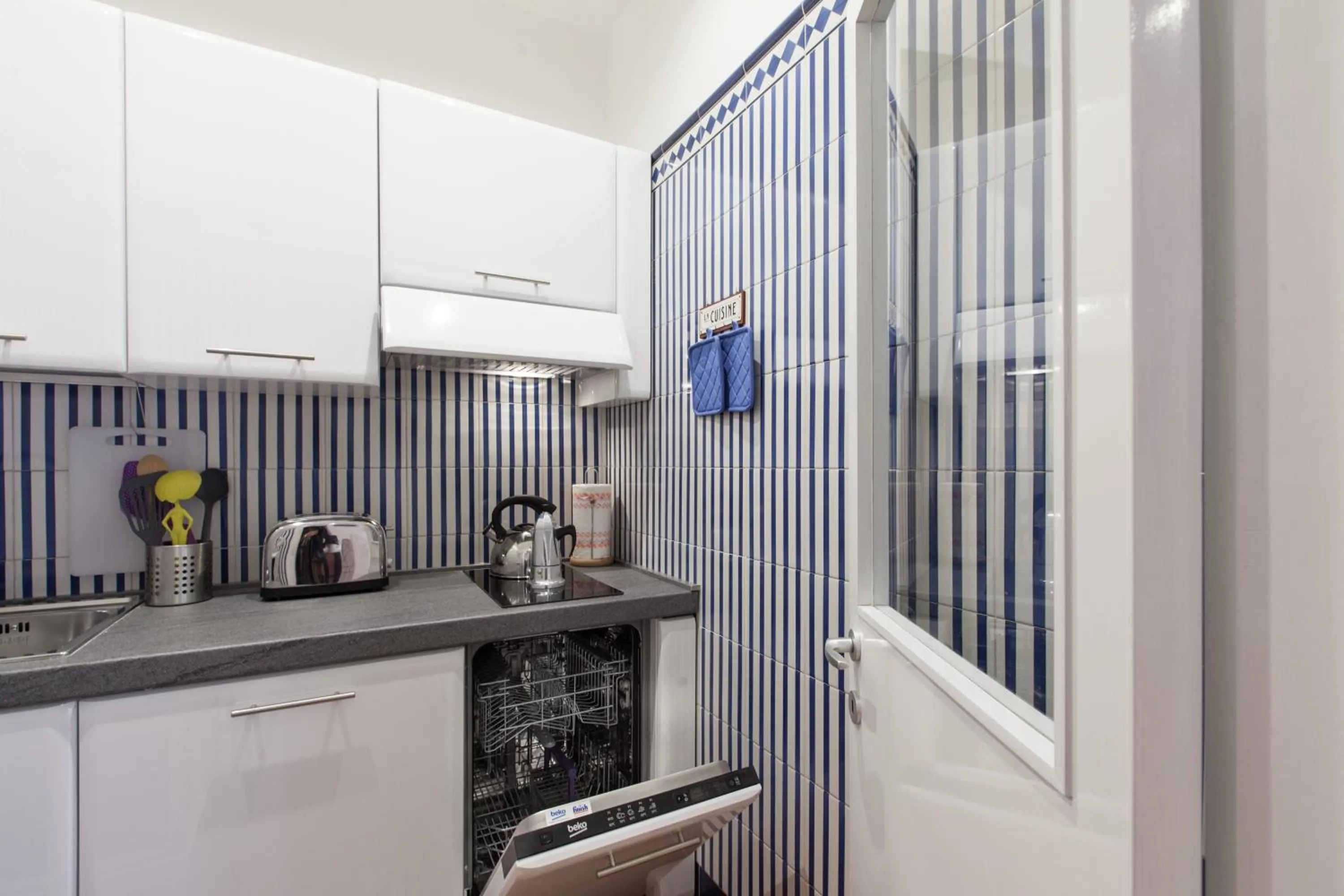 Kitchen or kitchenette in Urbana Lodge, Monti