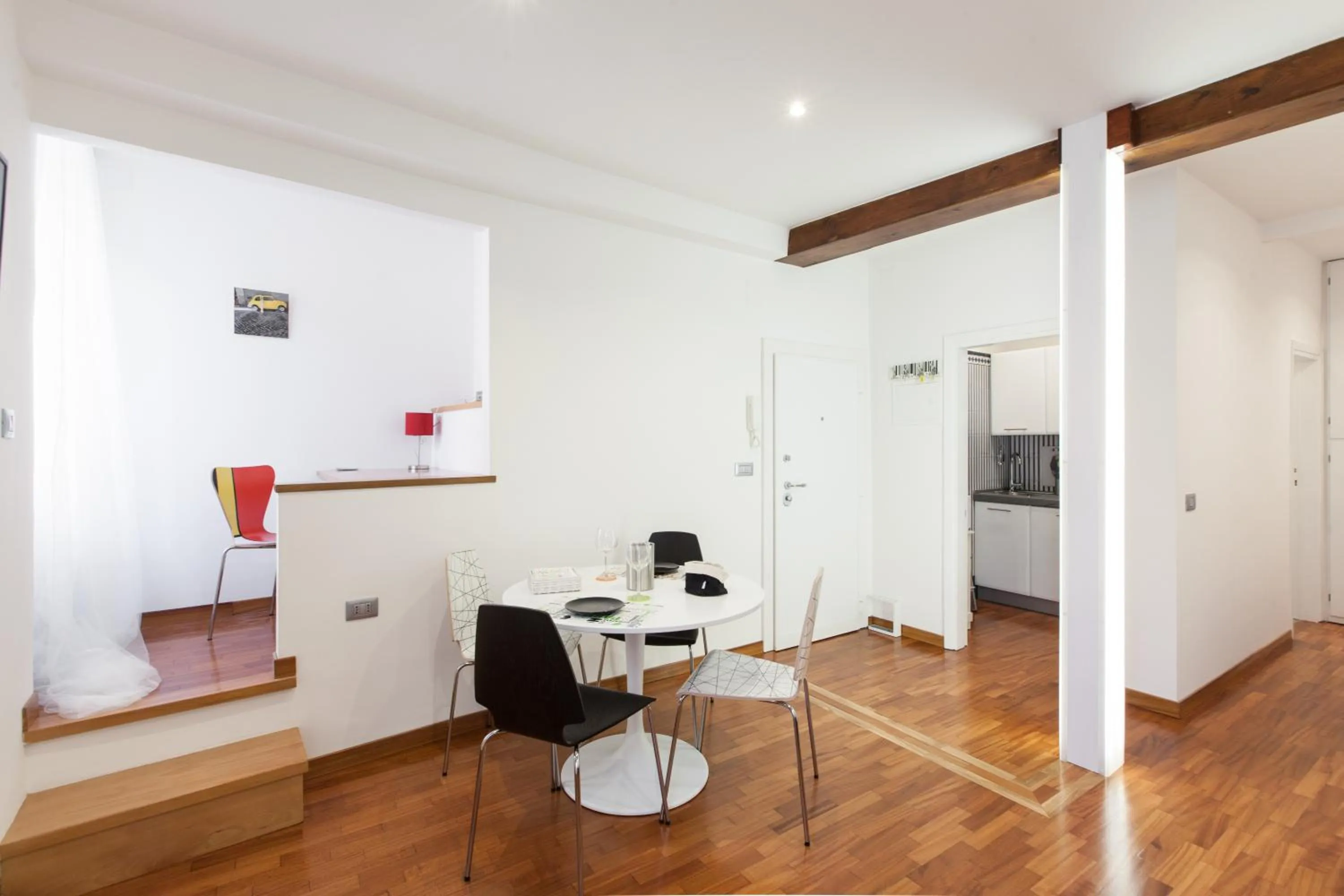 Seating area in Urbana Lodge, Monti