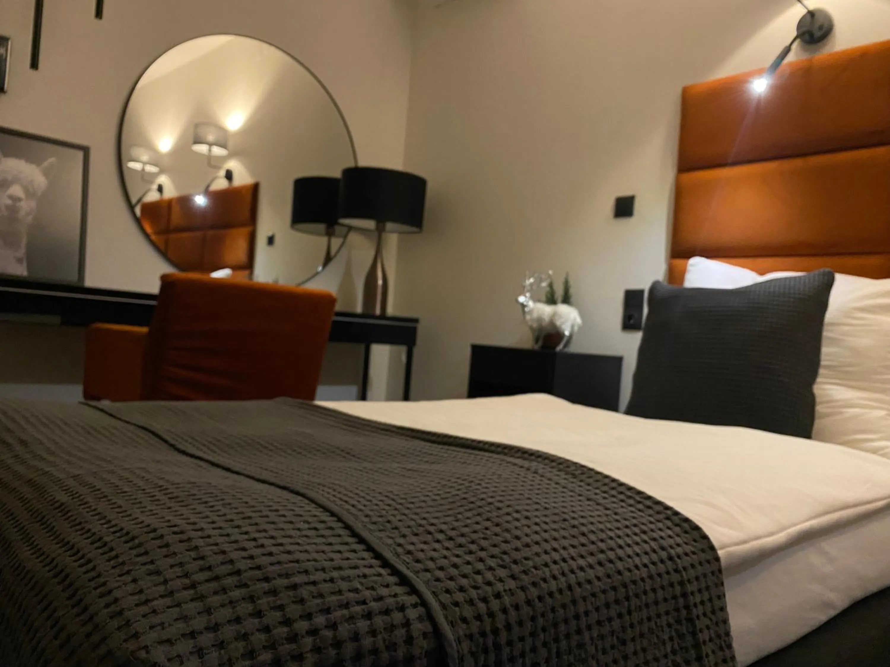 Bed in Hotel "Księżyc" w Świebodzicach