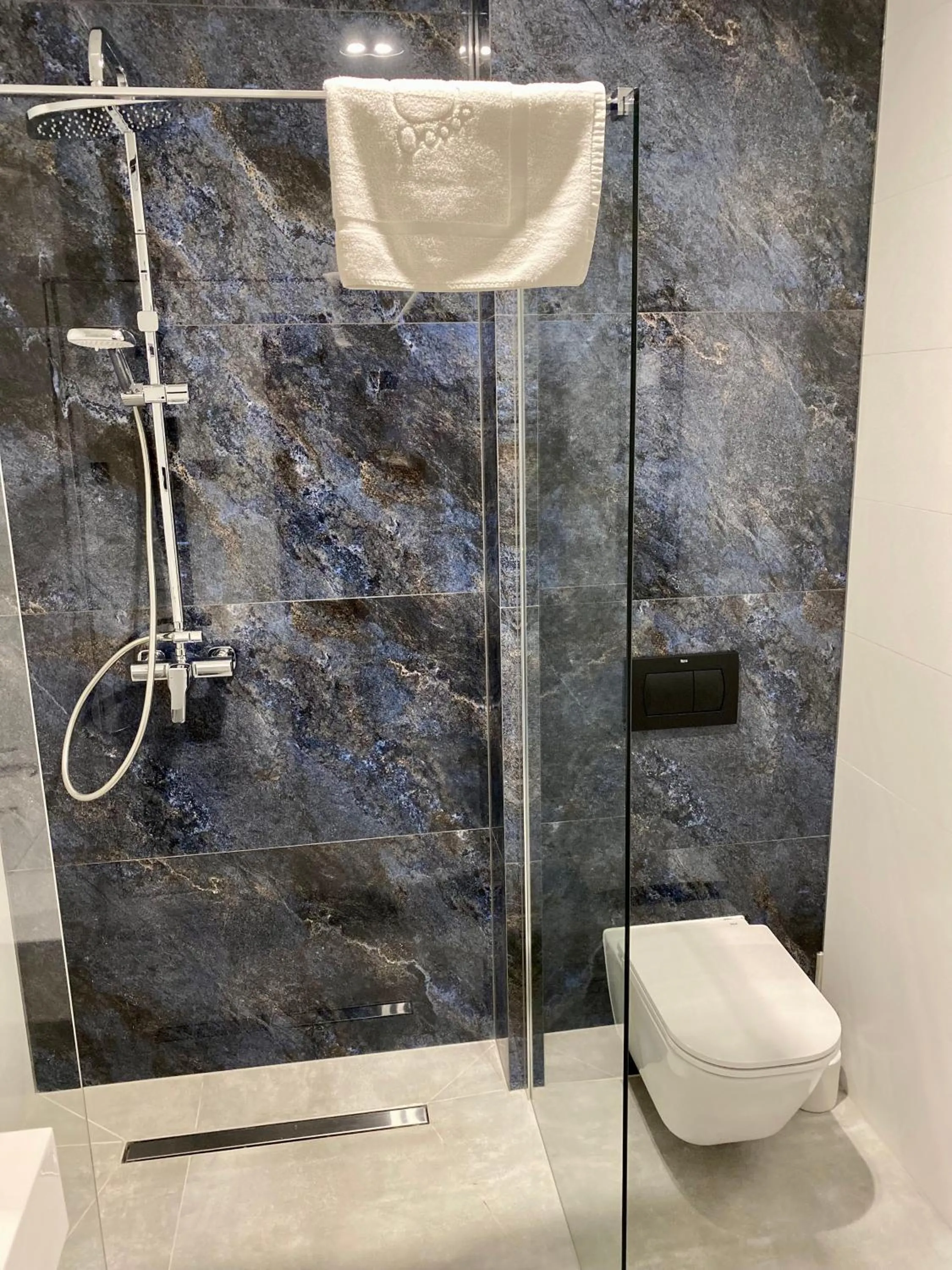 Shower in Hotel "Księżyc" w Świebodzicach